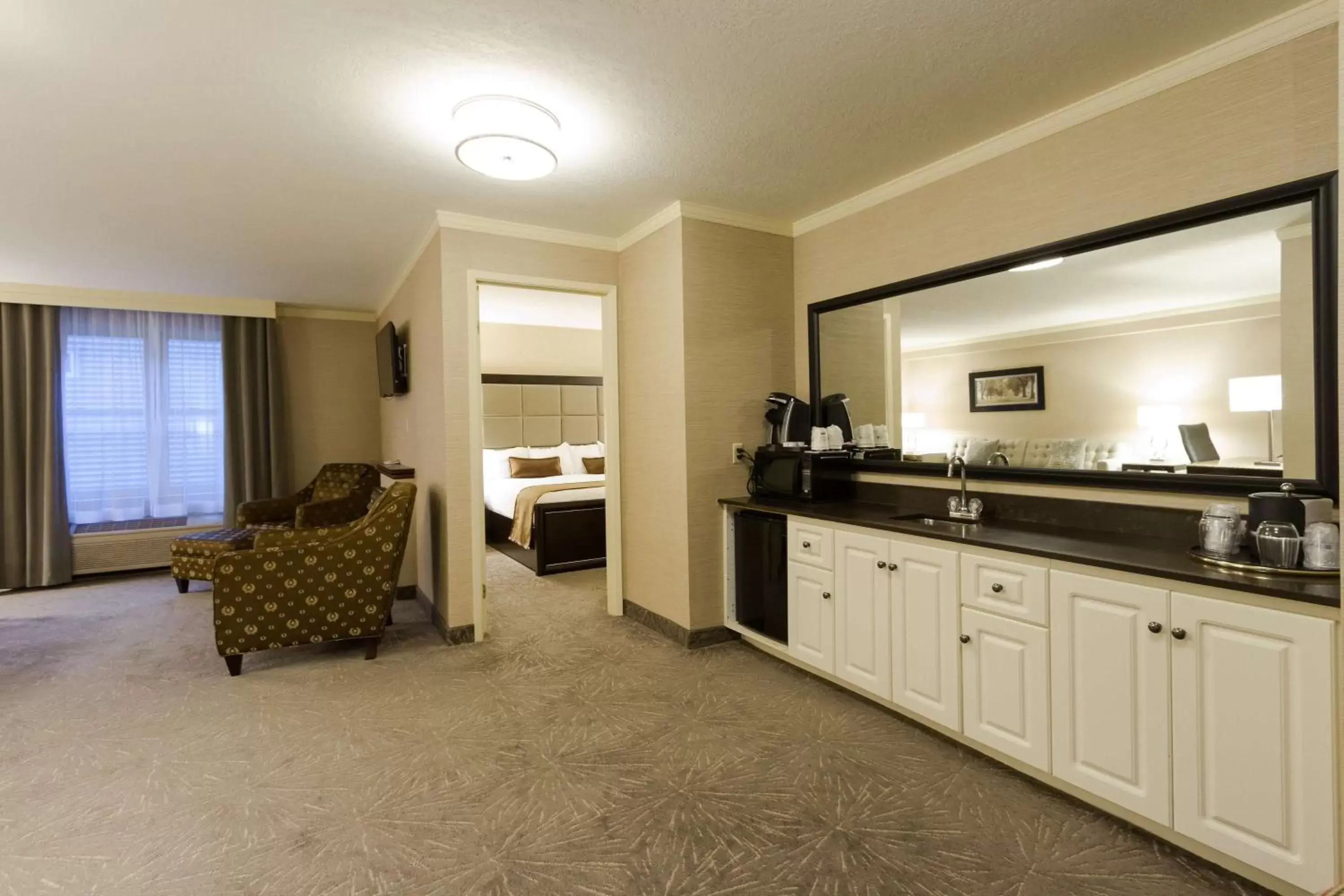 Photo of the whole room, Kitchen/Kitchenette in Best Western PLUS The Arden Park Hotel