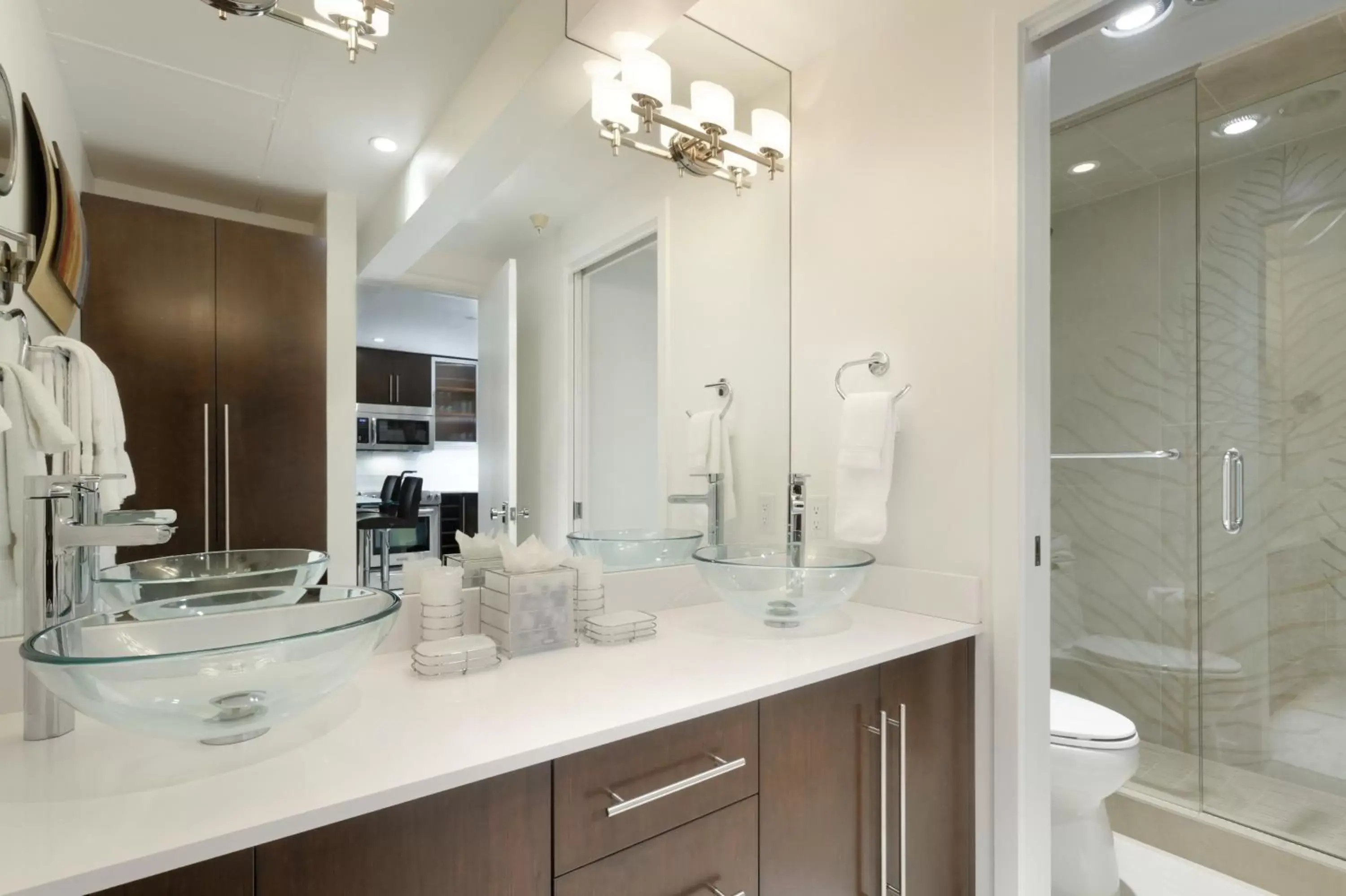 Shower, Bathroom in Aspen Square Condominium Hotel