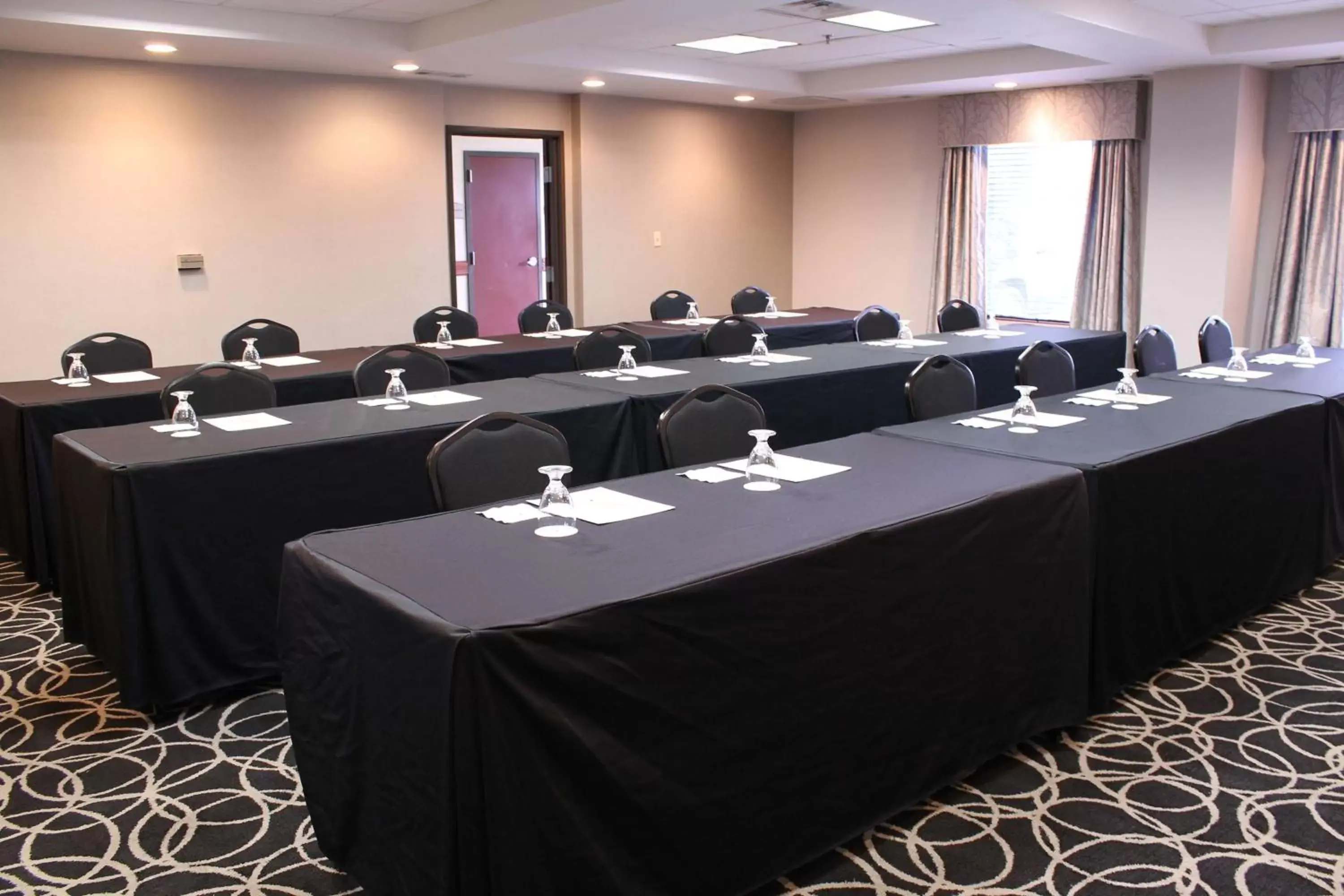 Meeting/conference room in DoubleTree by Hilton Springdale