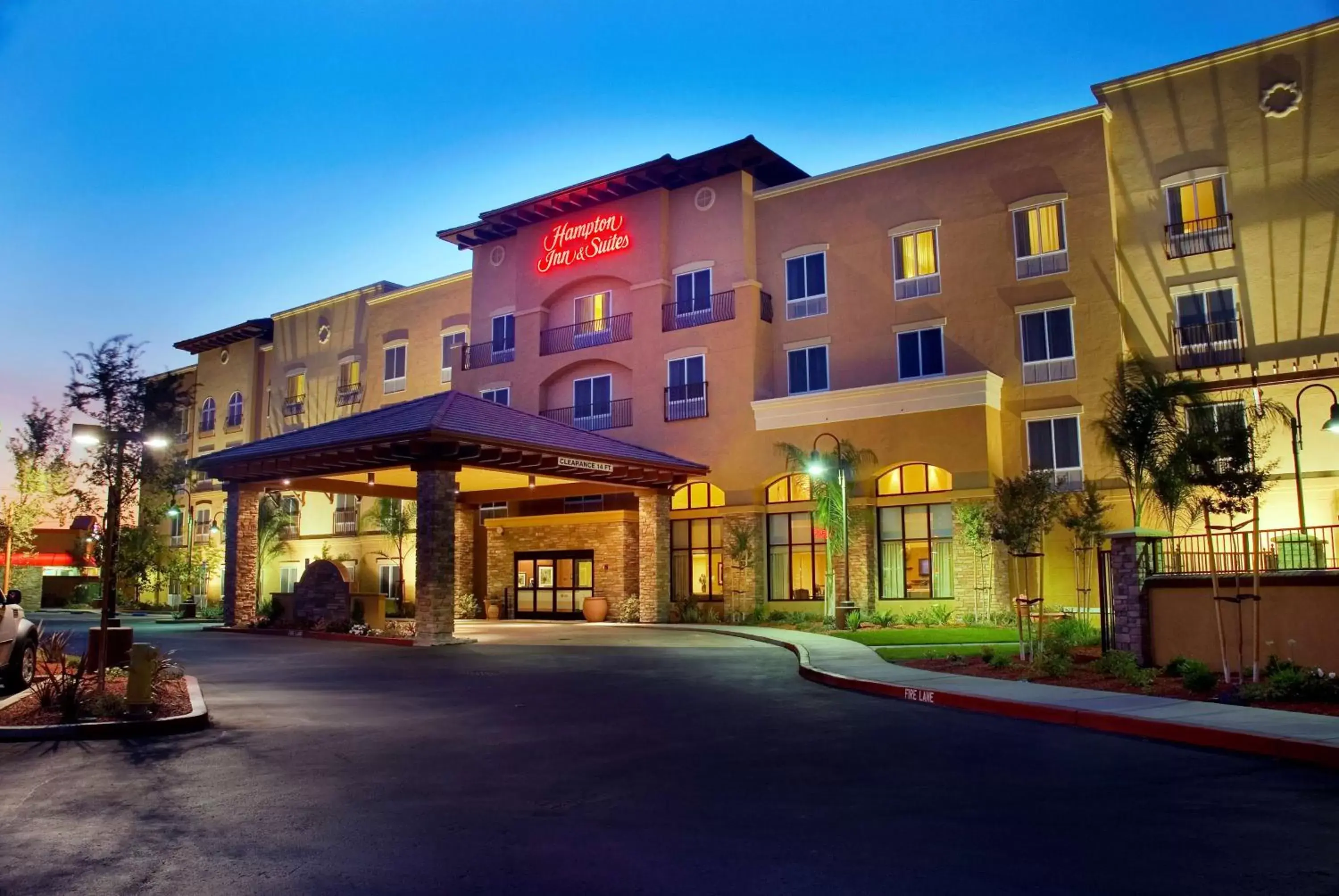 Property Building in Hampton Inn & Suites Lodi