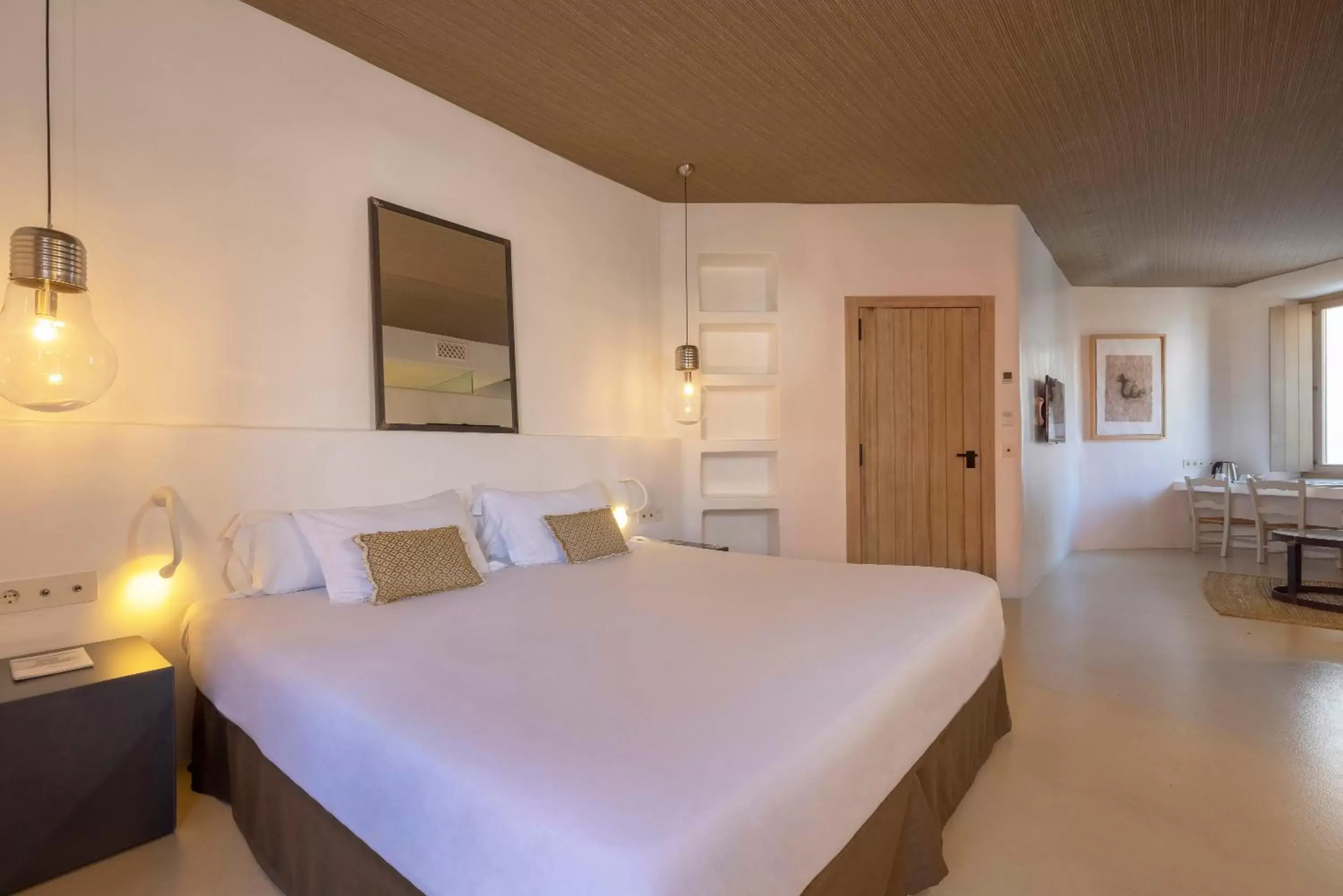 Bedroom, Bed in HM Balanguera