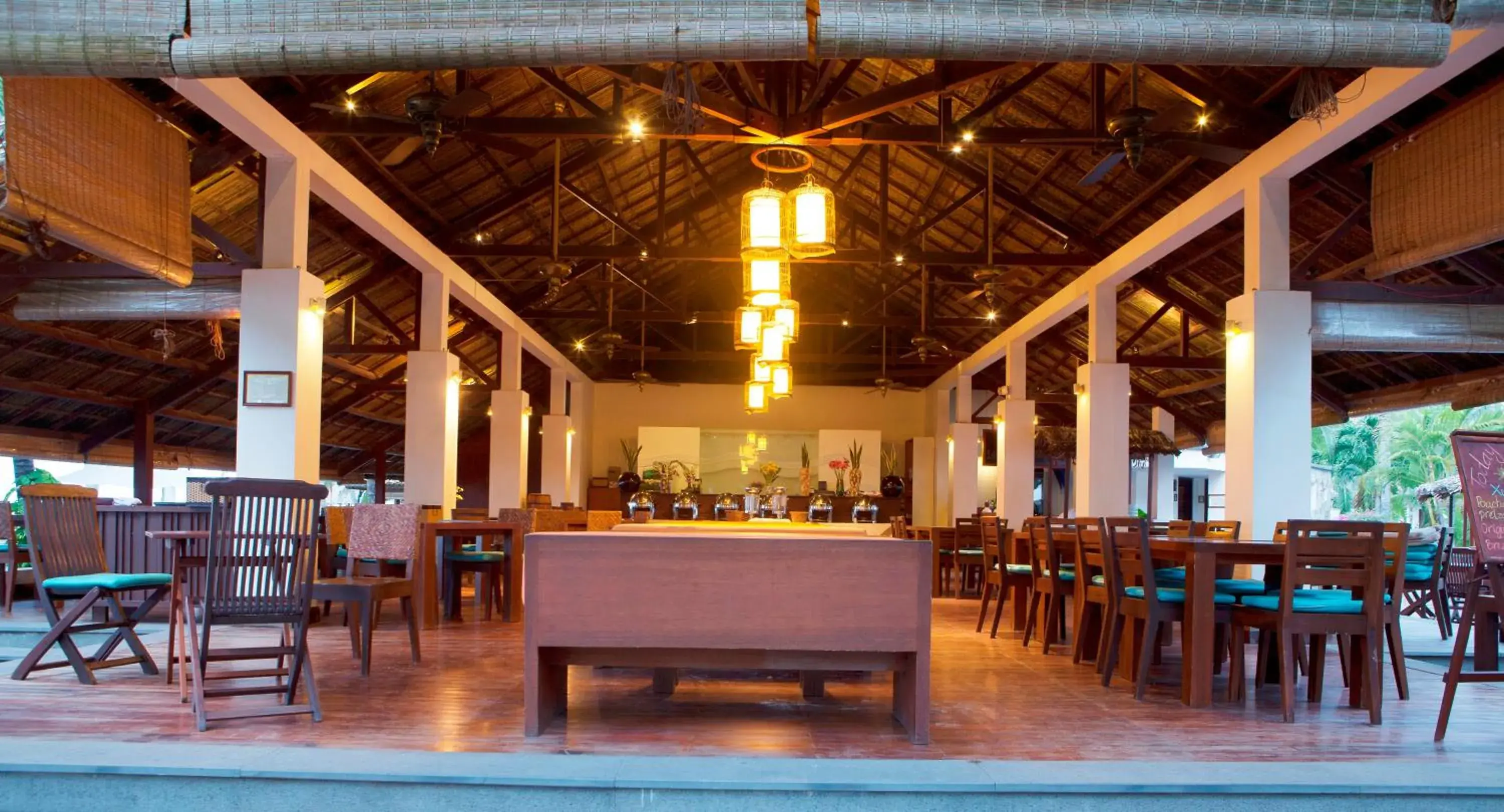 Restaurant/Places to Eat in Blue Ocean Resort
