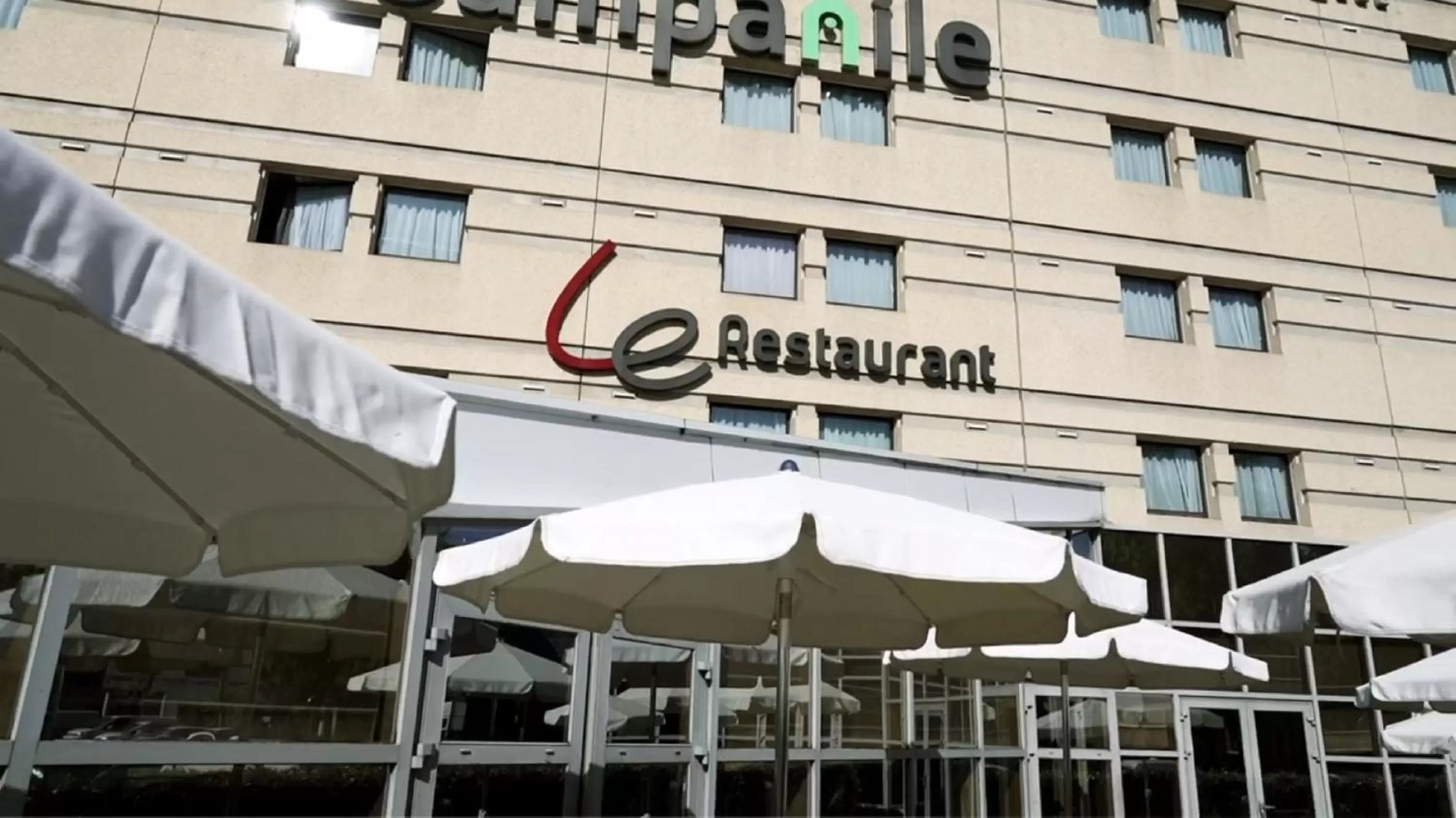 Patio in Campanile Paris Ouest - Gennevilliers Barbanniers