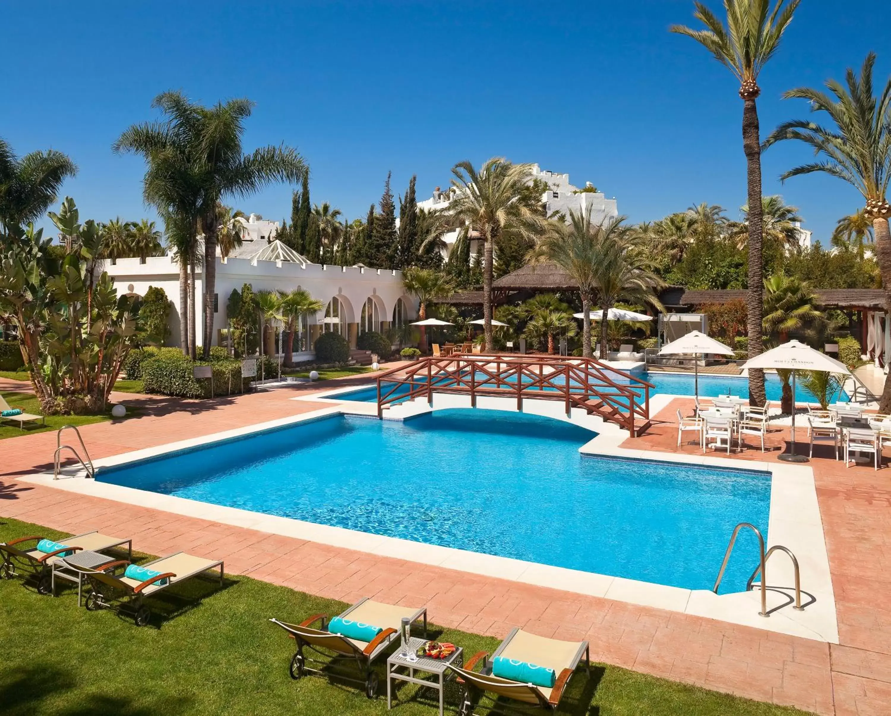 Restaurant/places to eat, Swimming Pool in Melia Marbella Banús
