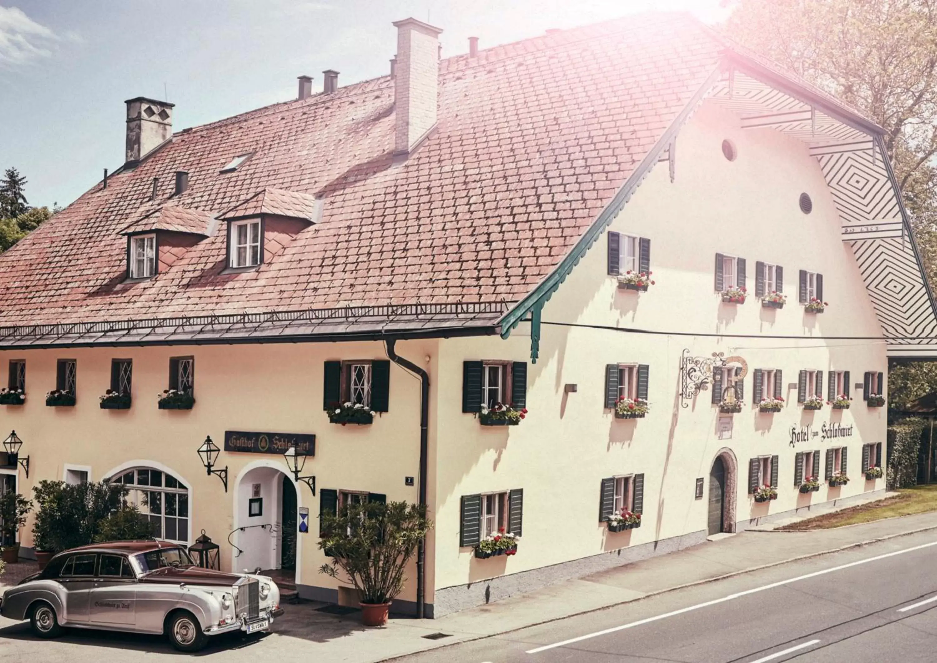 Property Building in Schlosswirt zu Anif - Hotel und Restaurant