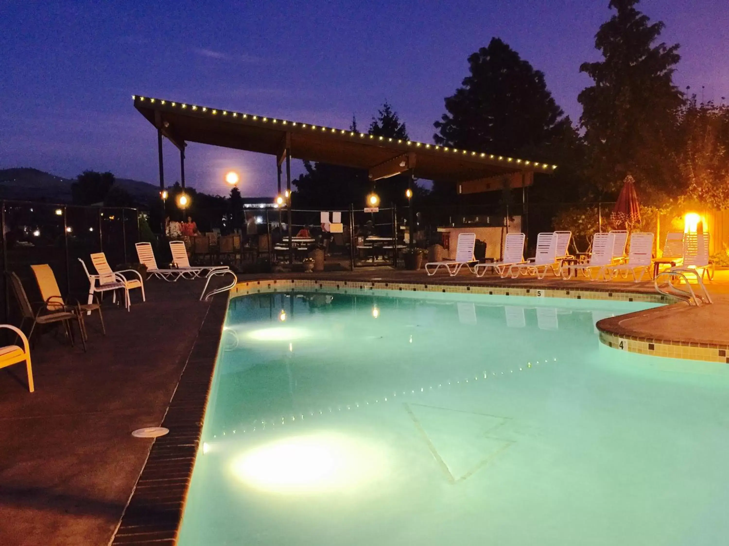 Patio, Swimming Pool in Mountain View Lodge
