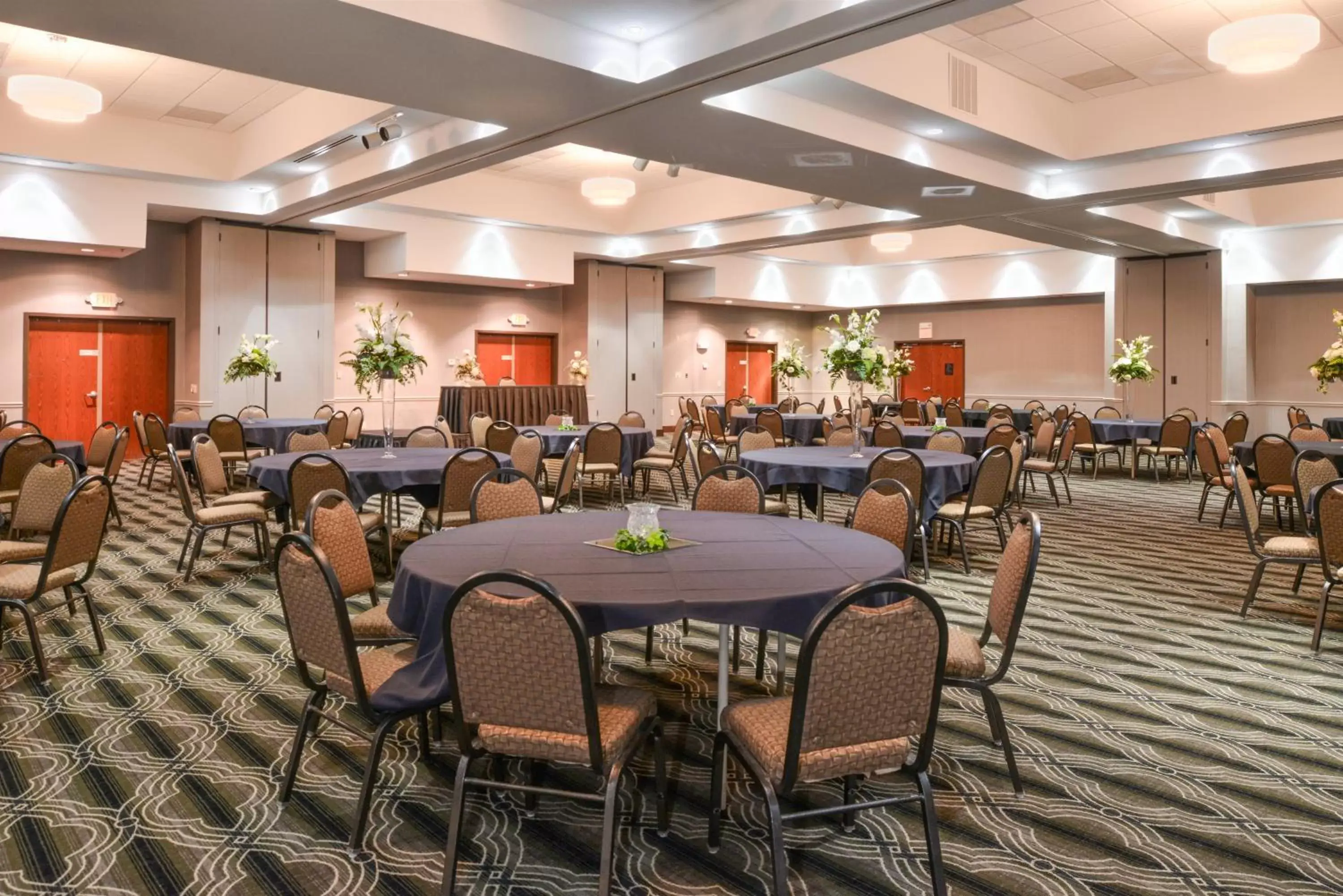 Banquet/Function facilities, Restaurant/Places to Eat in Holiday Inn Poplar Bluff, an IHG Hotel