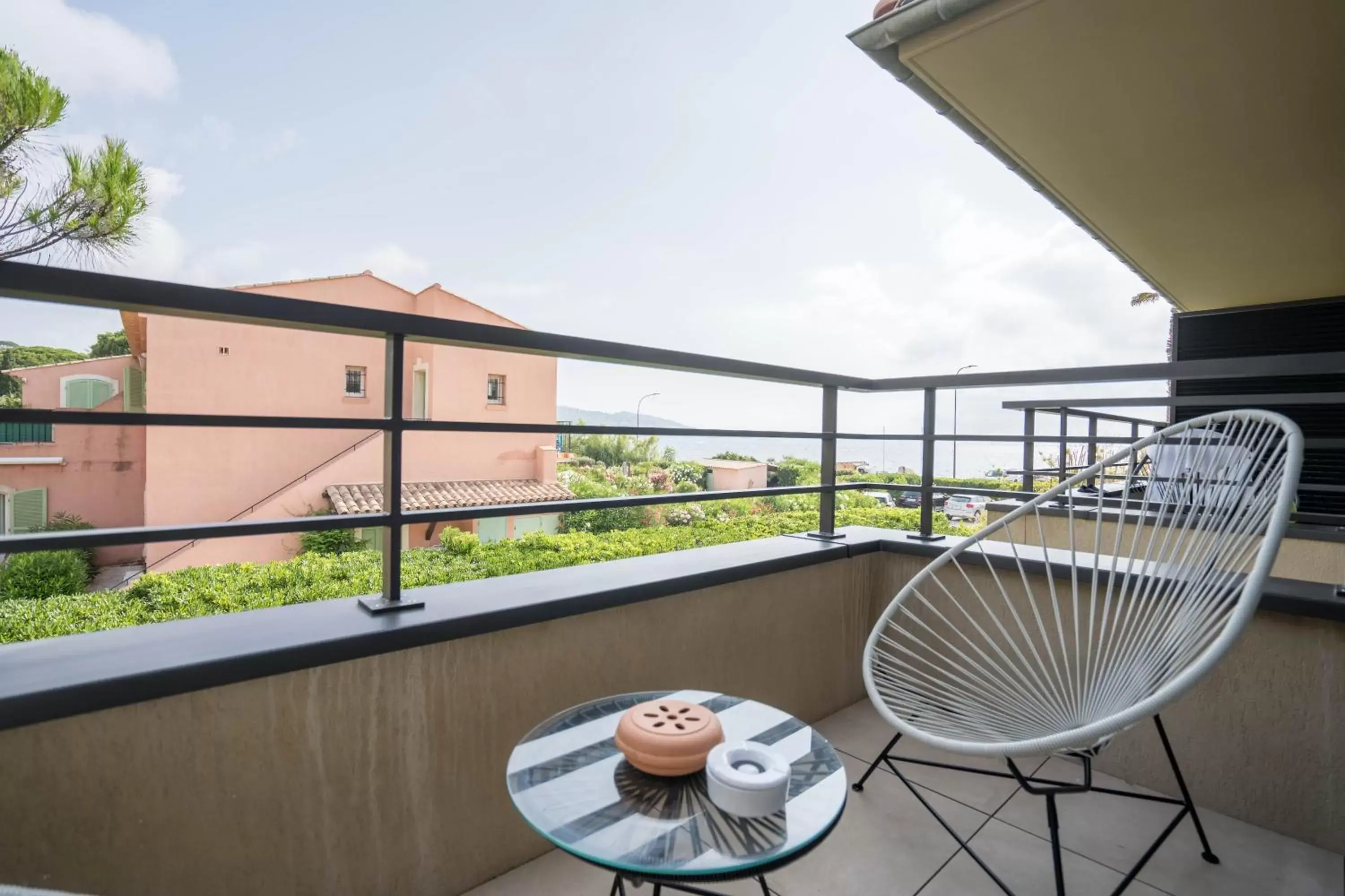 Balcony/Terrace in EDEN HÔTEL