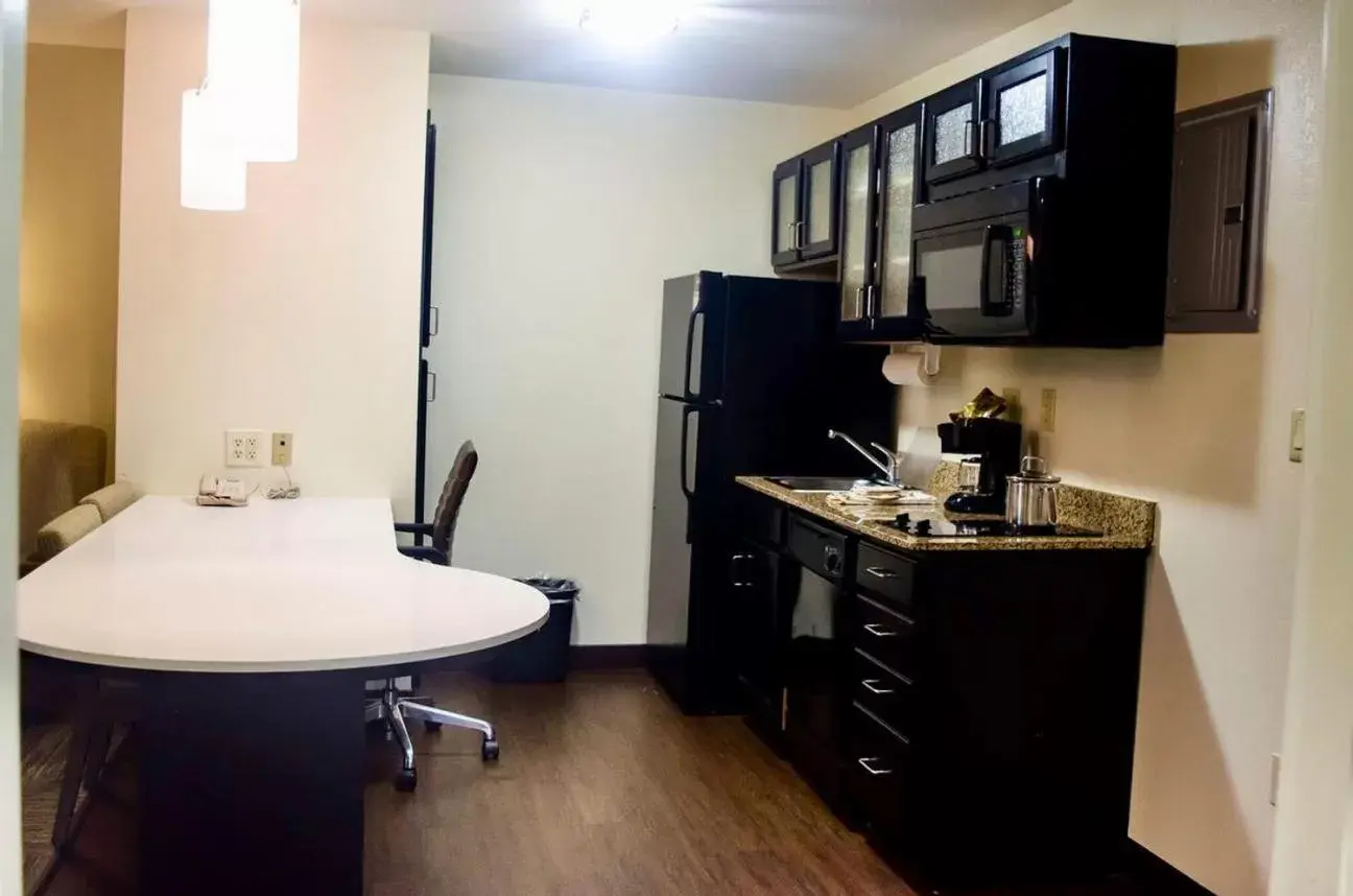 Property building, Kitchen/Kitchenette in Candlewood Suites Houston Medical Center, an IHG Hotel