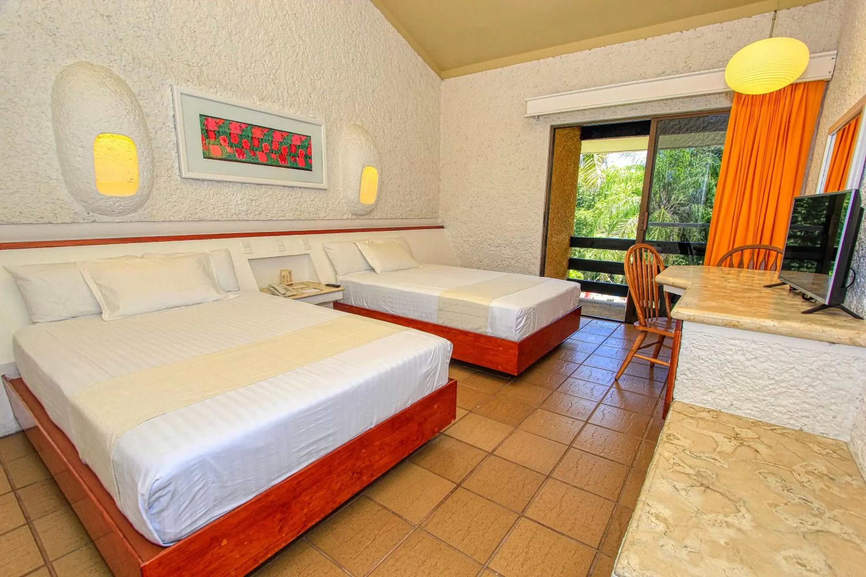 Photo of the whole room, Bed in Hotel Ciudad Real Palenque