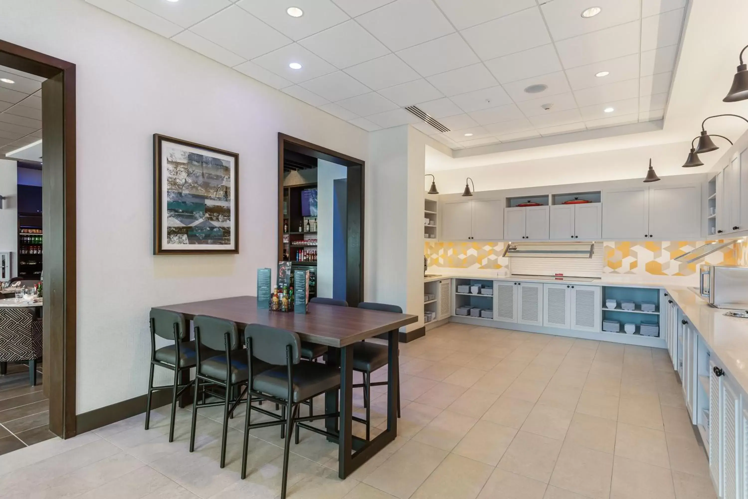 Restaurant/places to eat, Kitchen/Kitchenette in Hyatt Place Tampa/Wesley Chapel