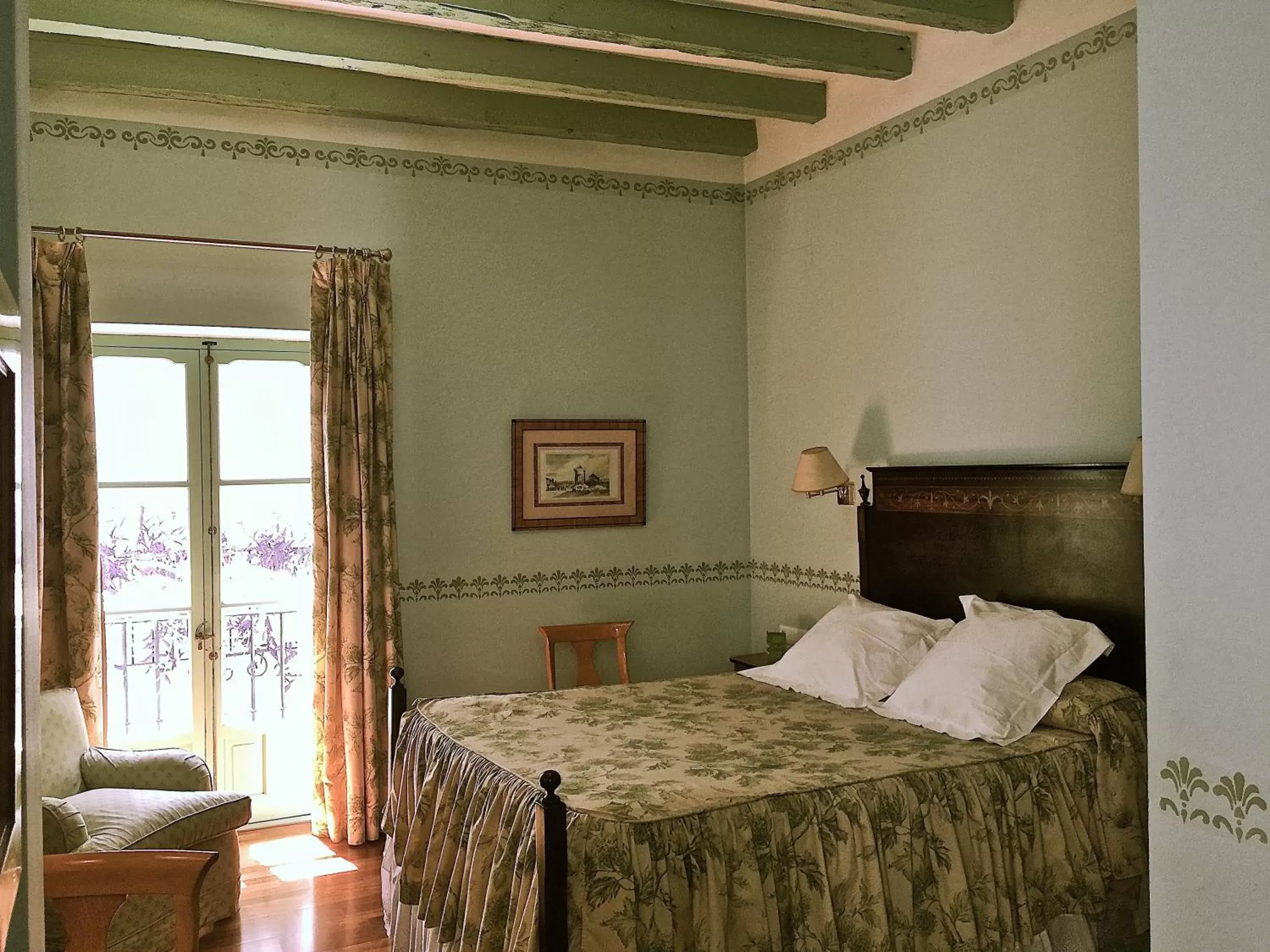 Balcony/Terrace, Bed in Hotel Las Casas de la Judería