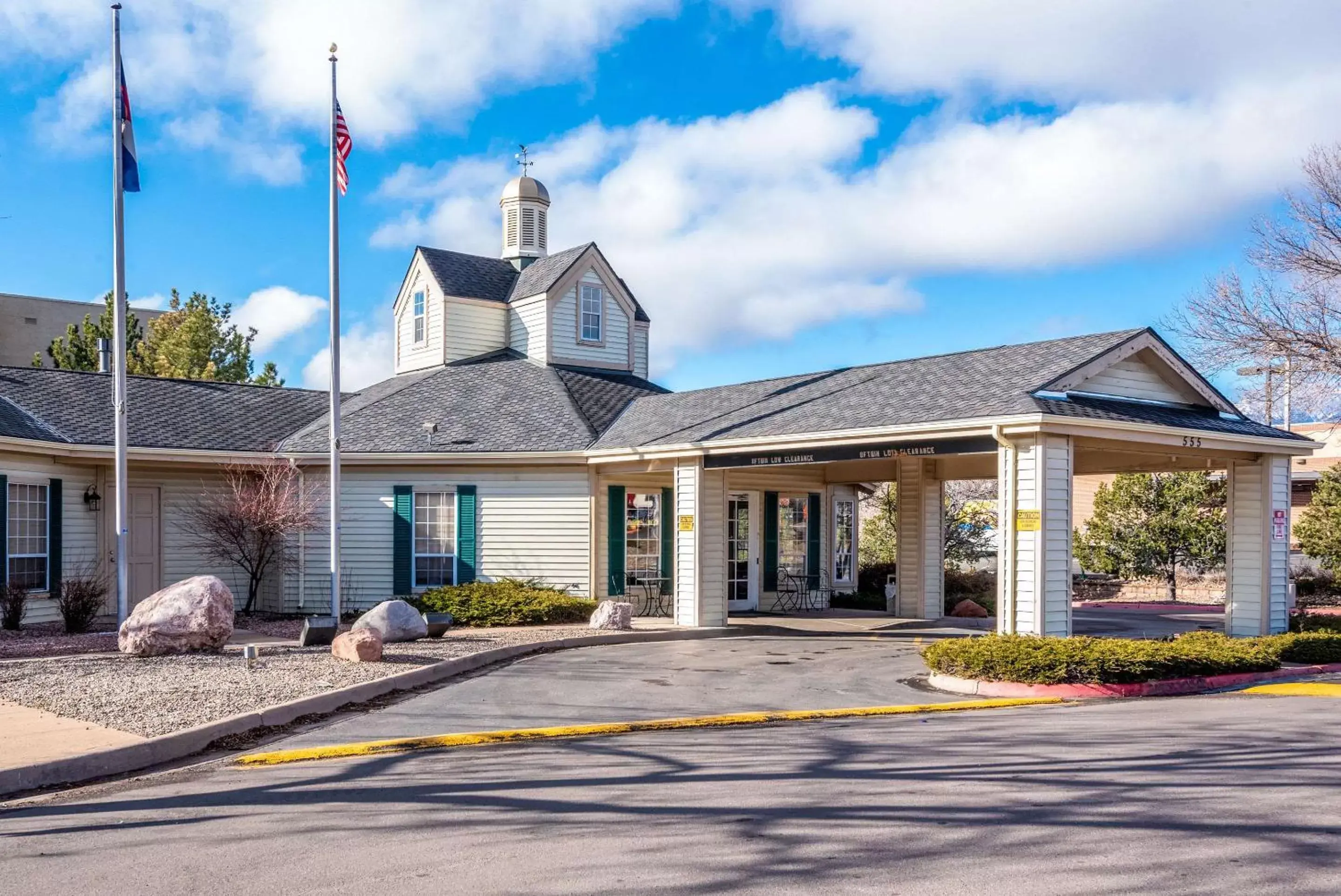 Property Building in Quality Inn & Suites Garden Of The Gods