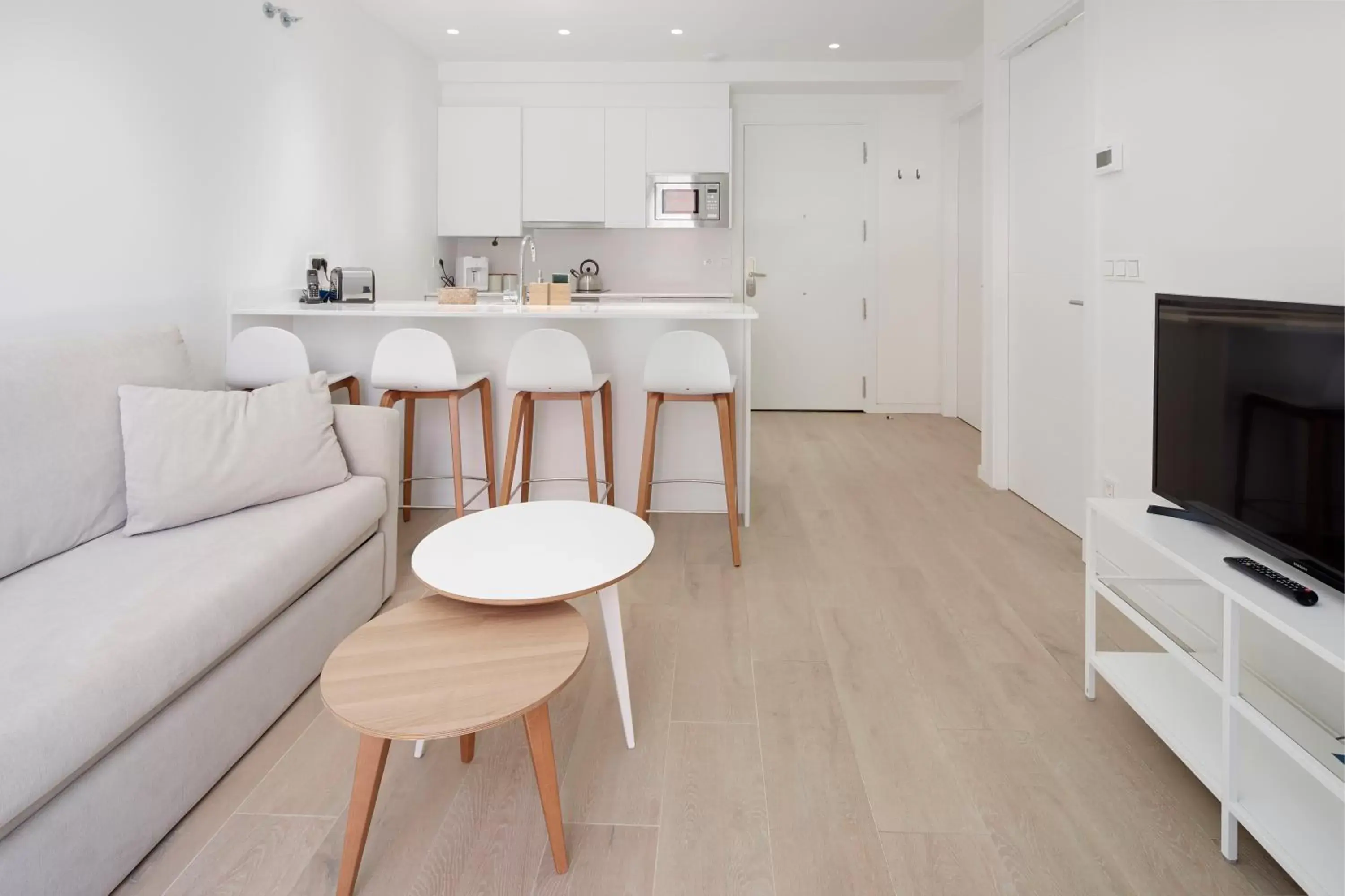 Kitchen or kitchenette, Seating Area in Hotel SANSEbay