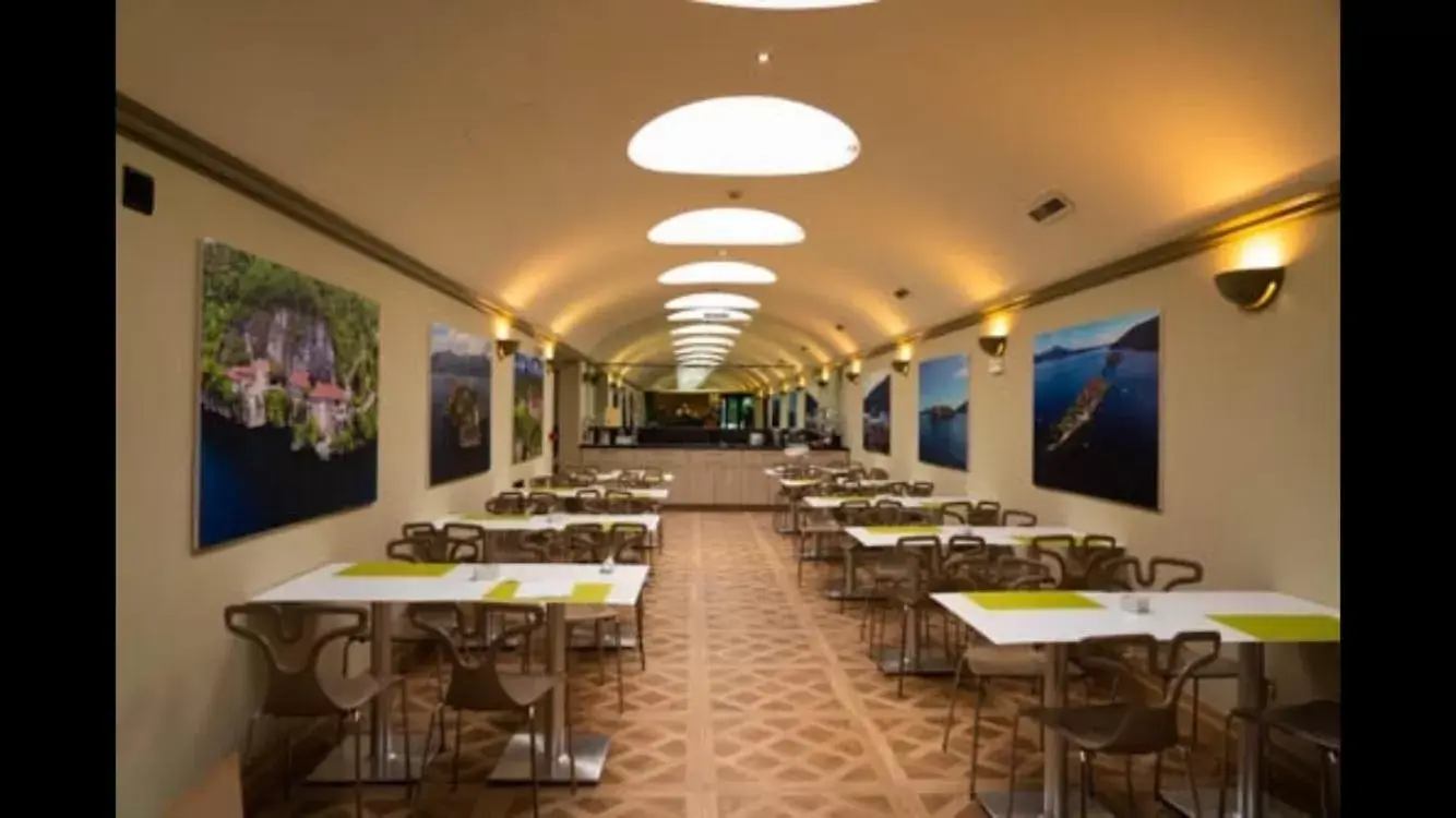 Restaurant/Places to Eat in Crystal Hotel Varese