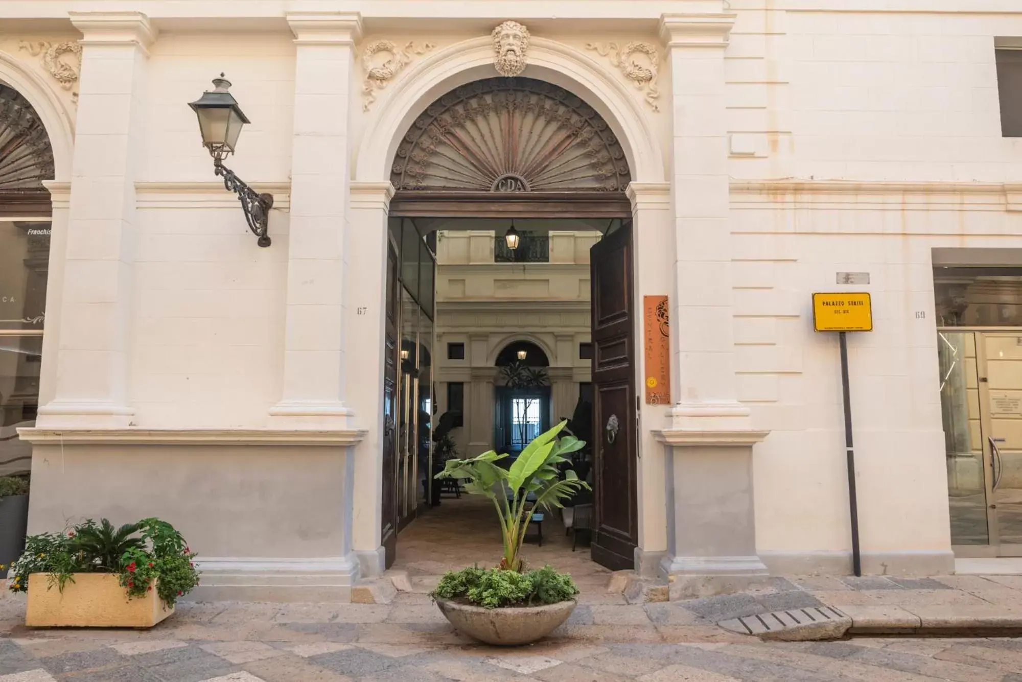 Property building, Facade/Entrance in Central Gallery Rooms- Palazzo D'Ali' Staiti XIX