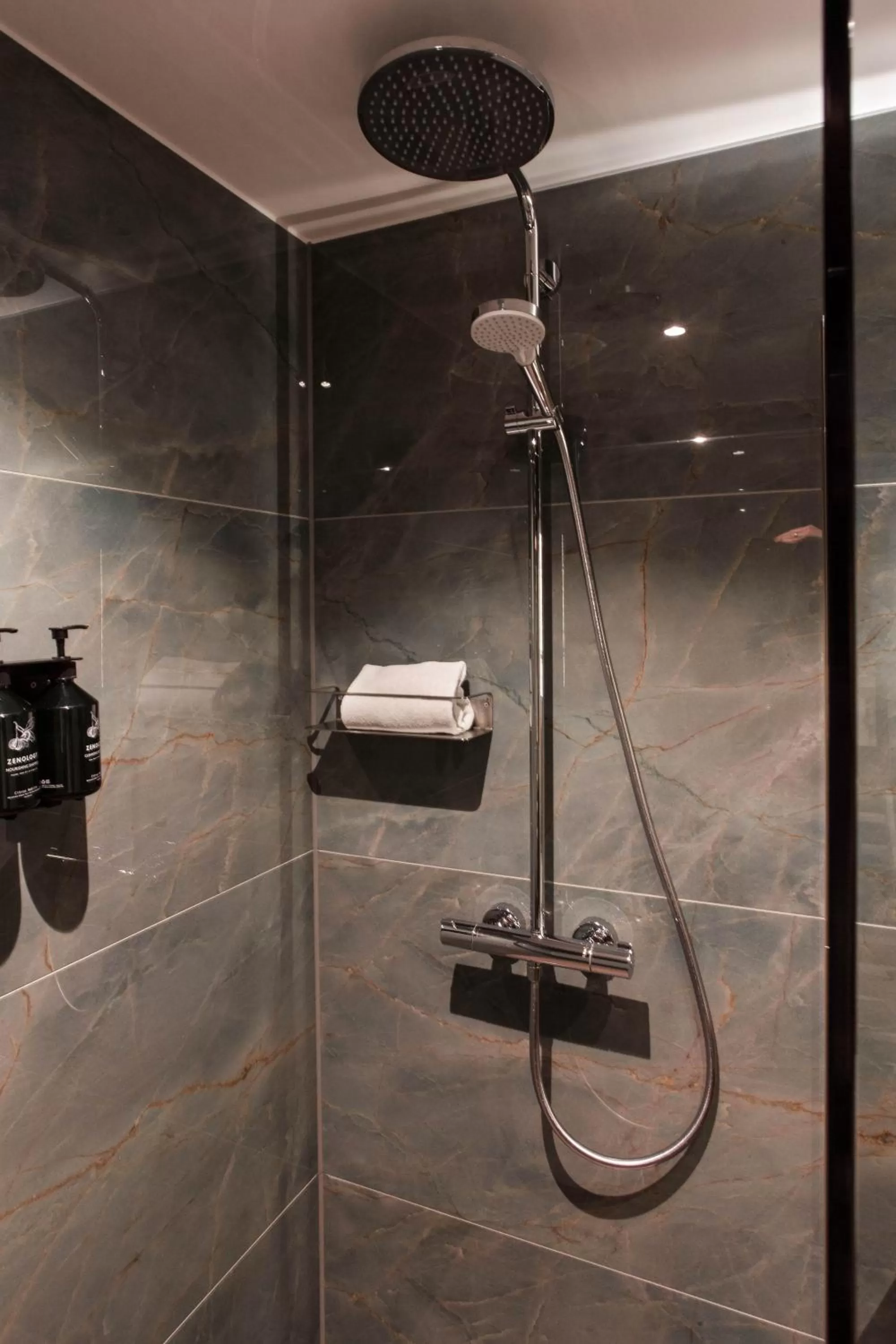 Shower in Landgoed Groot Warnsborn