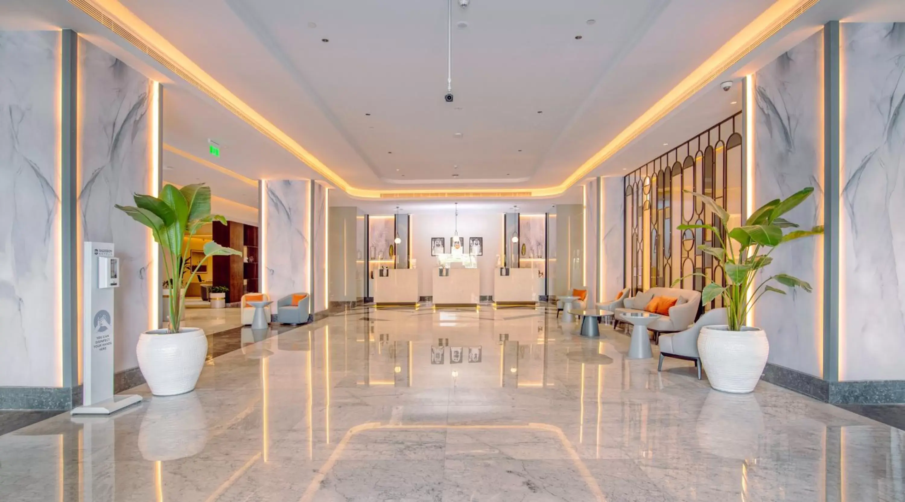 Lobby or reception in Radisson Blu Hotel & Resort, Abu Dhabi Corniche