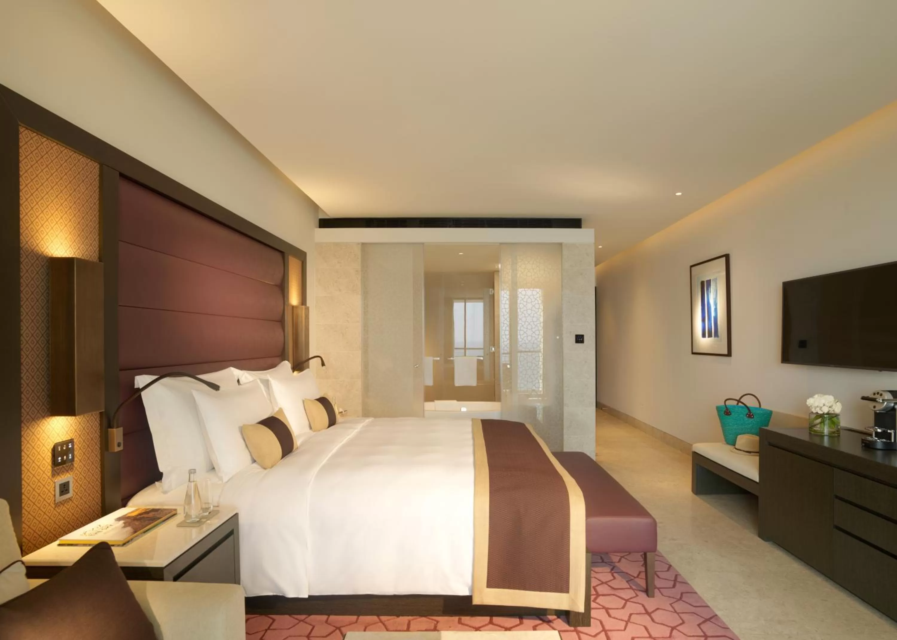 Photo of the whole room, Bed in Kempinski Hotel Muscat