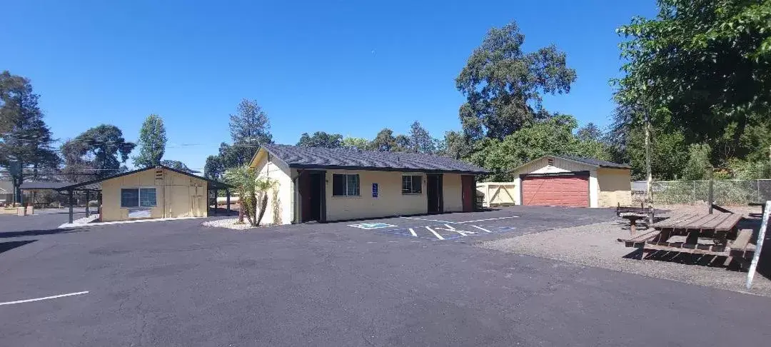 Facade/entrance, Property Building in Lakeview Inn