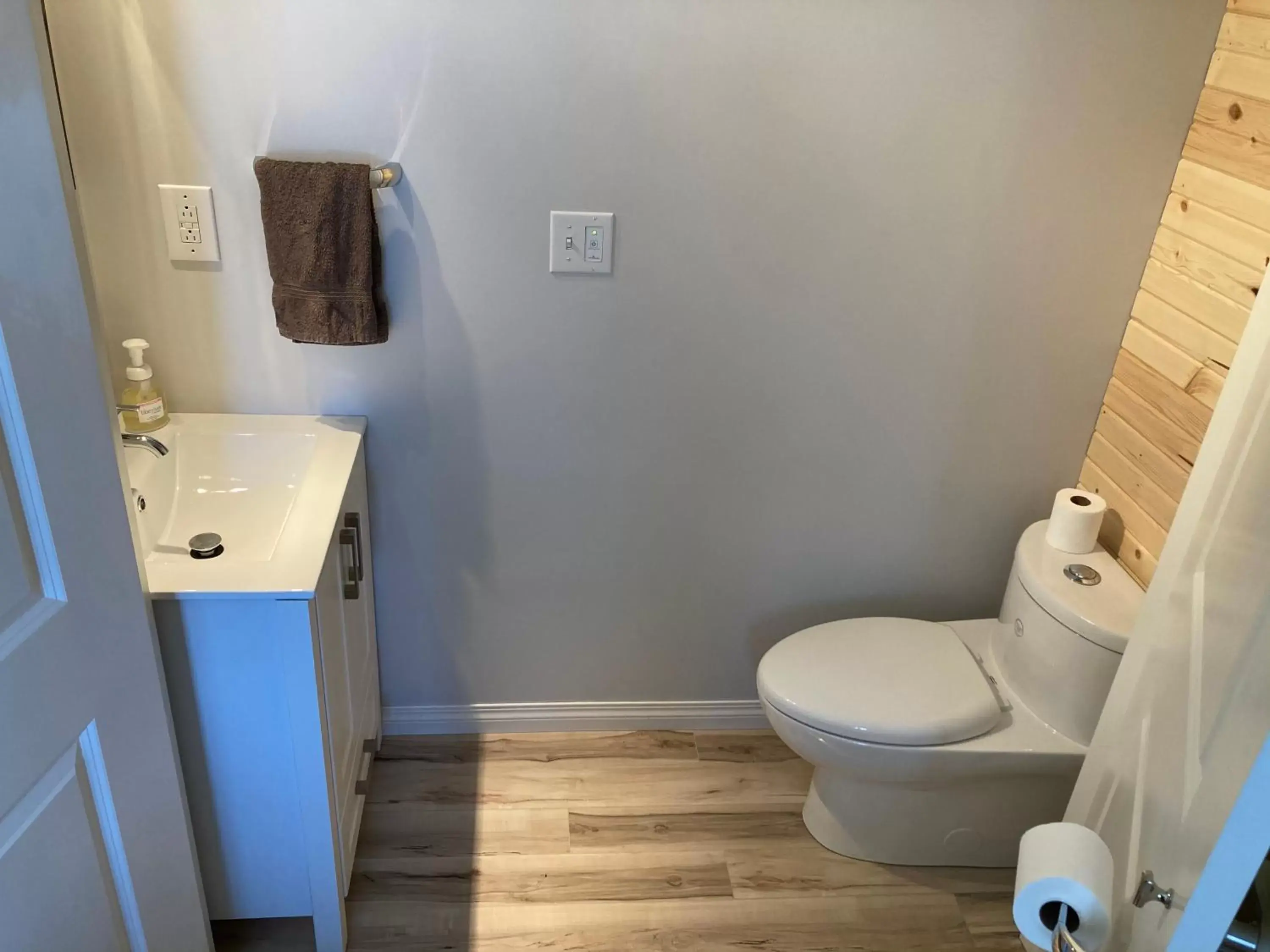 Bathroom in Pebble Springs BnB