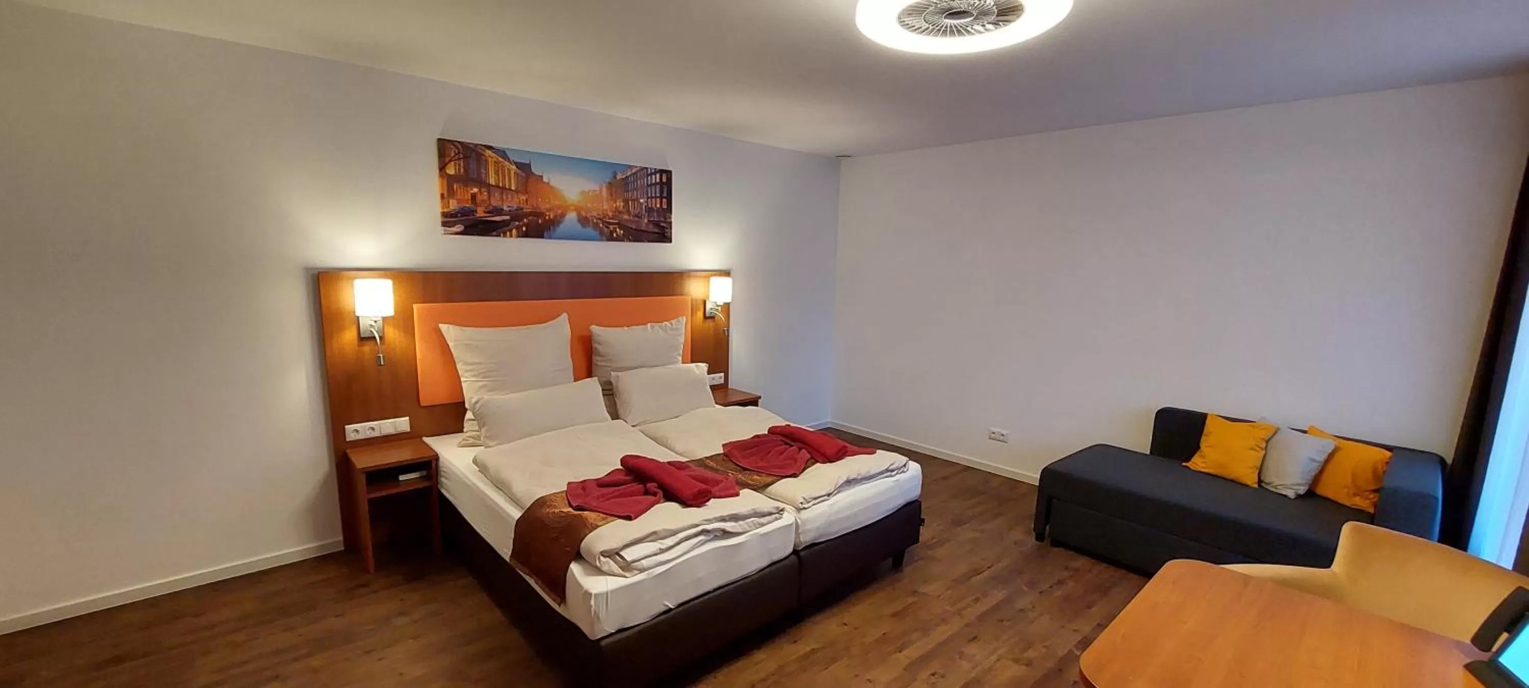 Photo of the whole room, Bed in Hotel Amber Altstadt