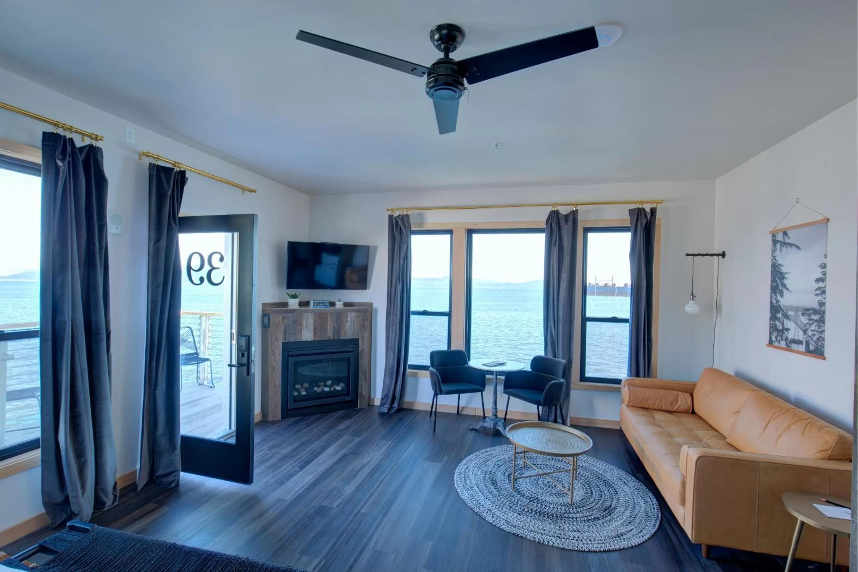 Living room in Bowline Hotel