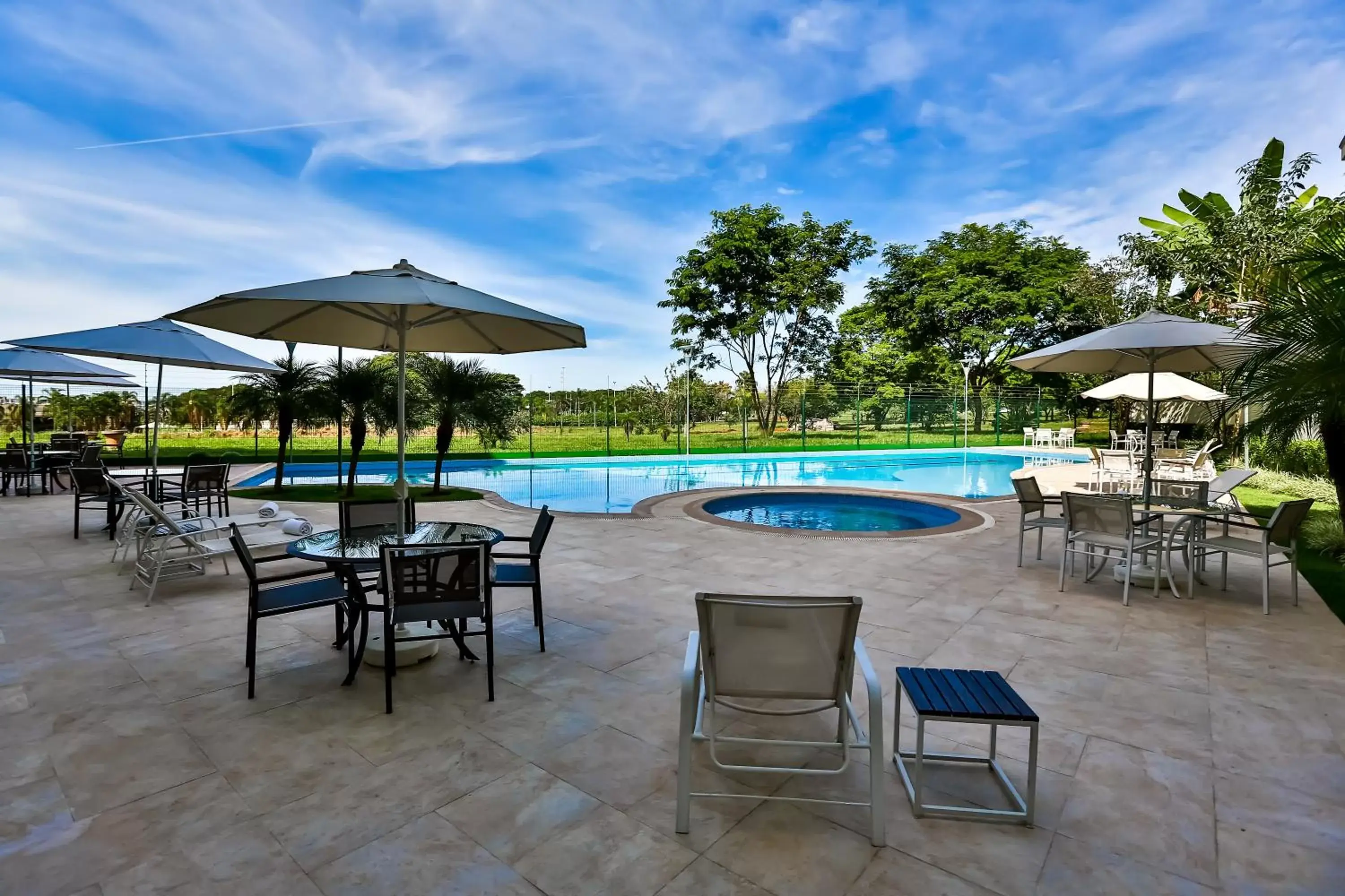 Swimming pool in Quality Hotel & Suites Brasília