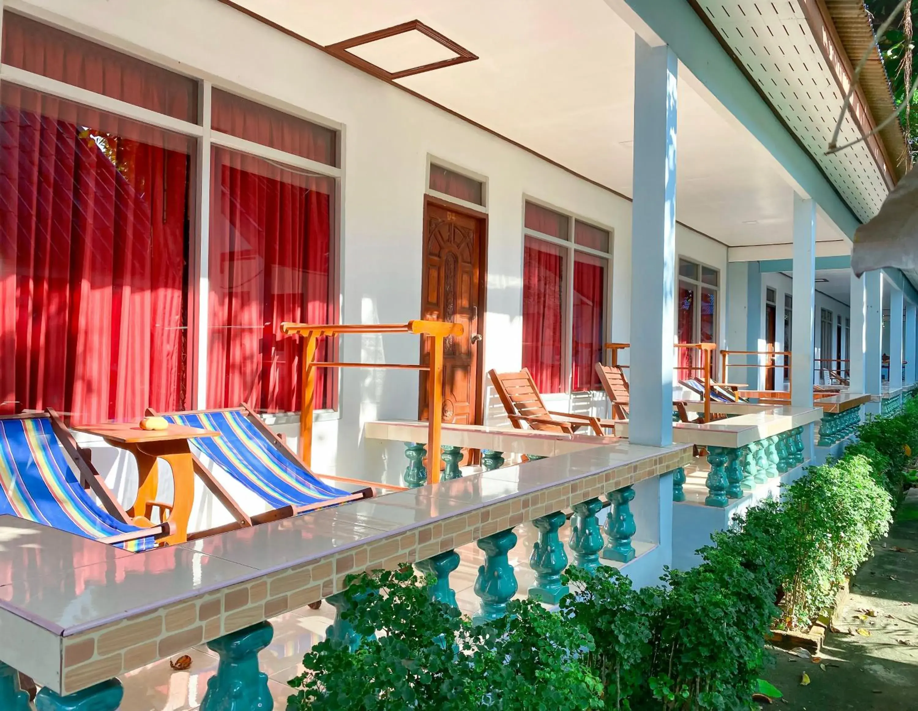 Swimming Pool in Lanta Paradise Beach Resort