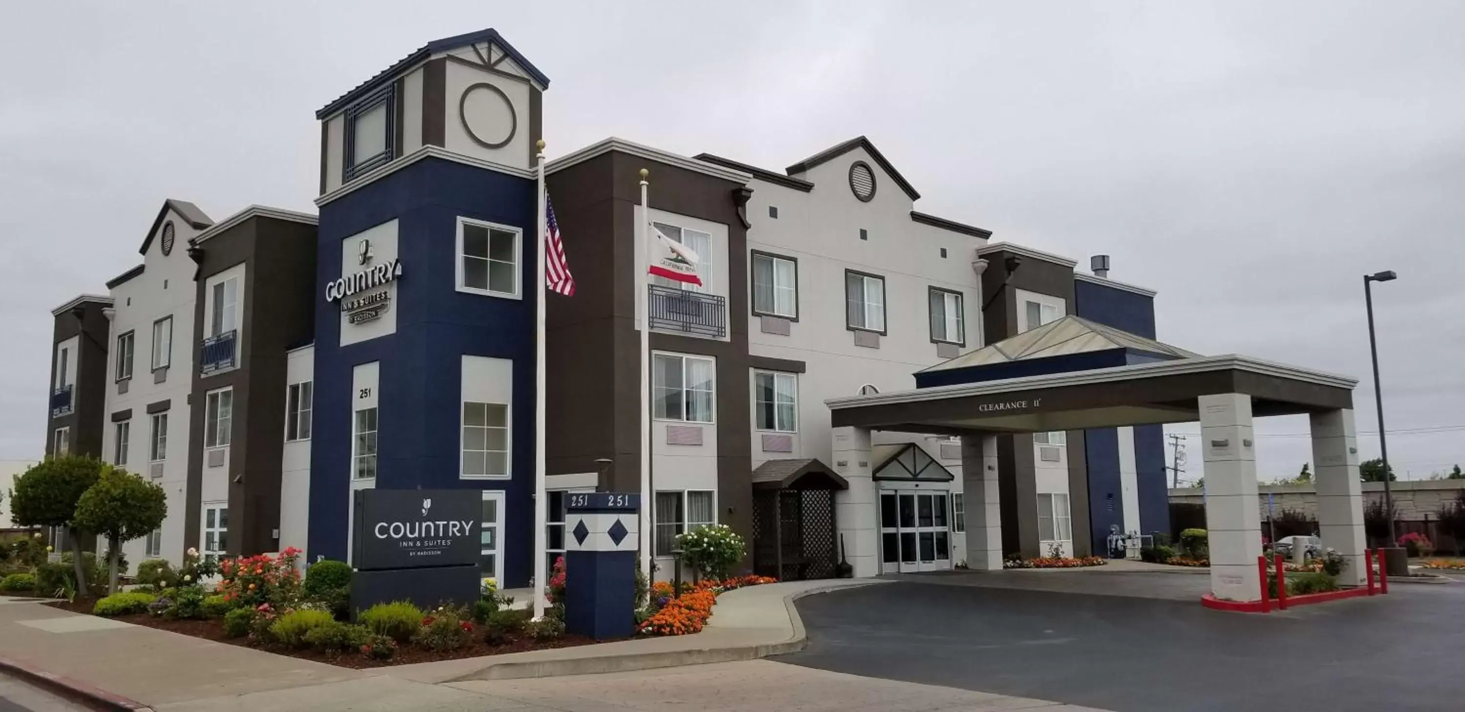 Property building in Country Inn & Suites by Radisson, San Carlos, CA