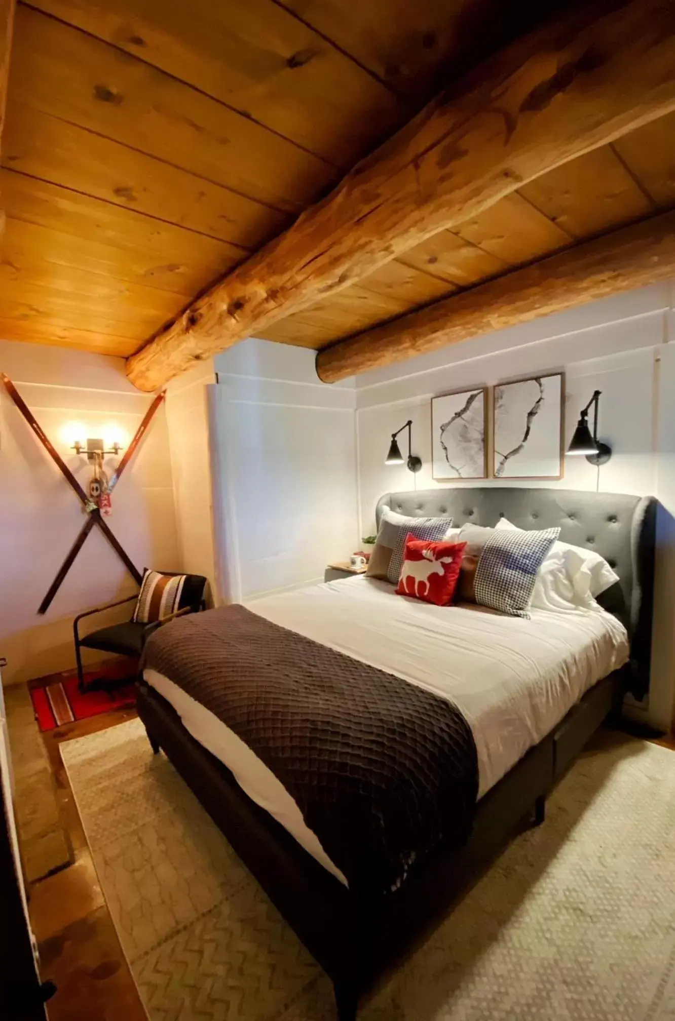 Bedroom, Bed in Drummond Island Resort & Conference Center