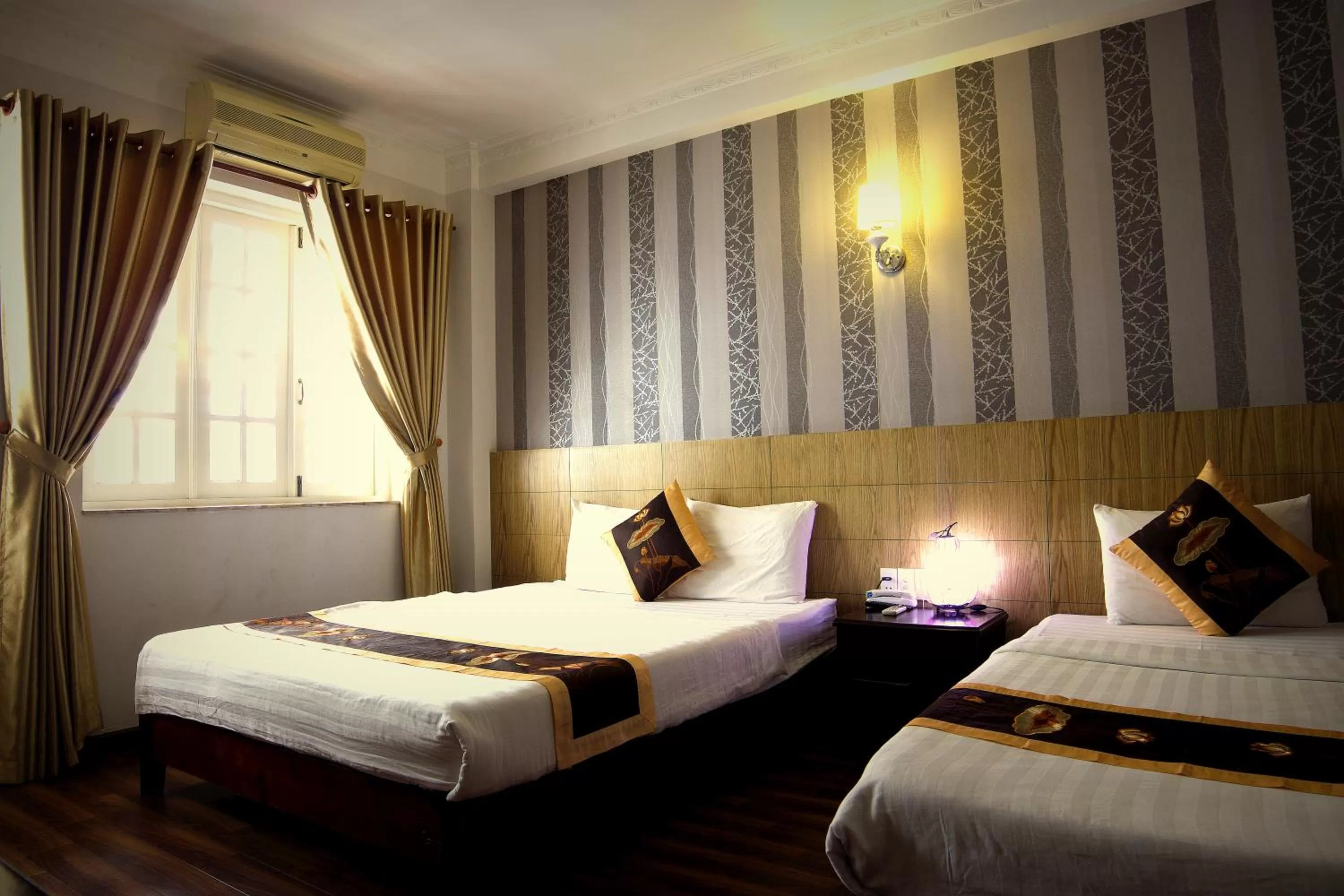 Bedroom, Bed in Saigon Amigo Hotel