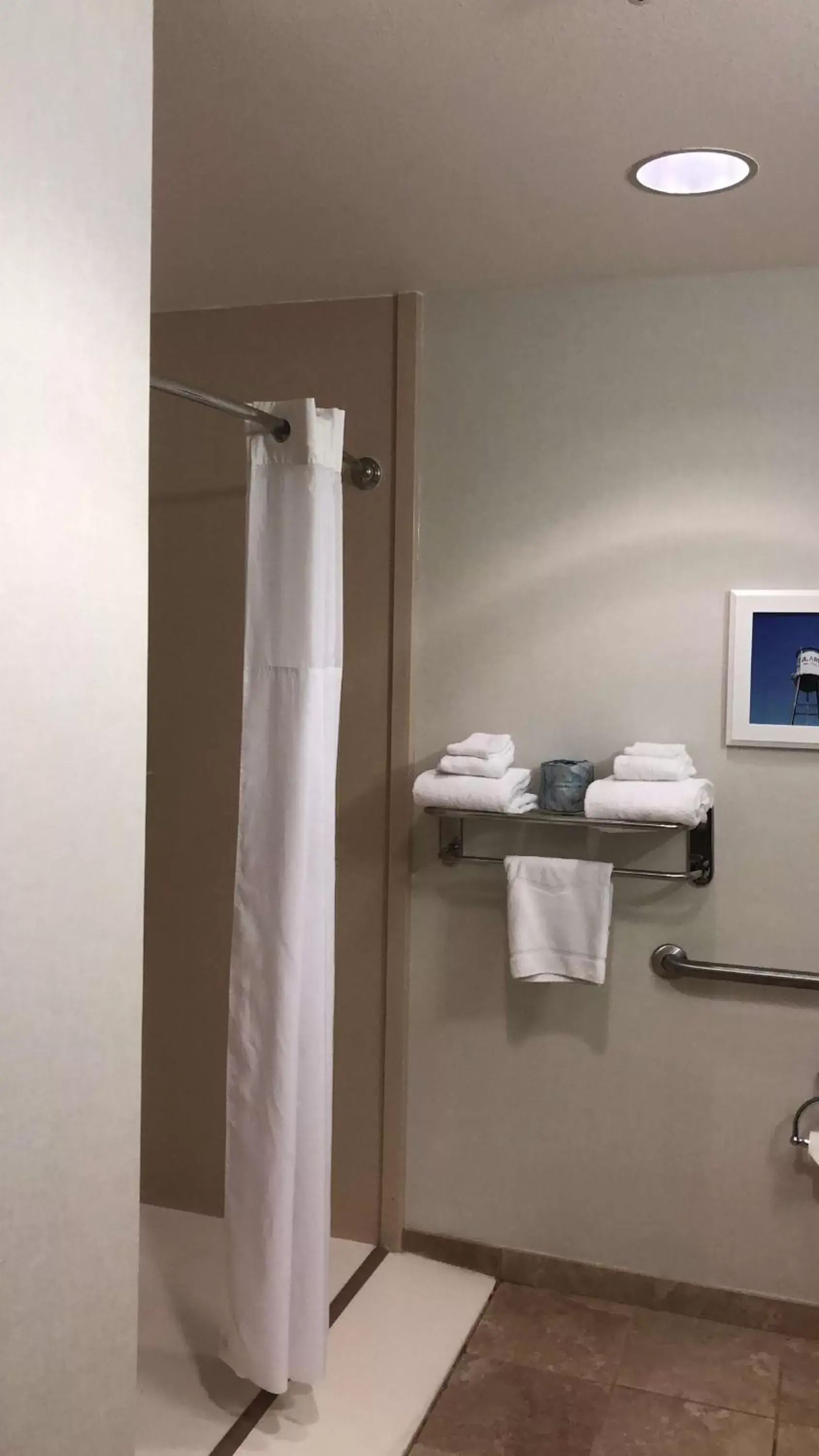 Bathroom in Hampton Inn & Suites Tulare Bathroom in Hampton Inn & Suites Tulare