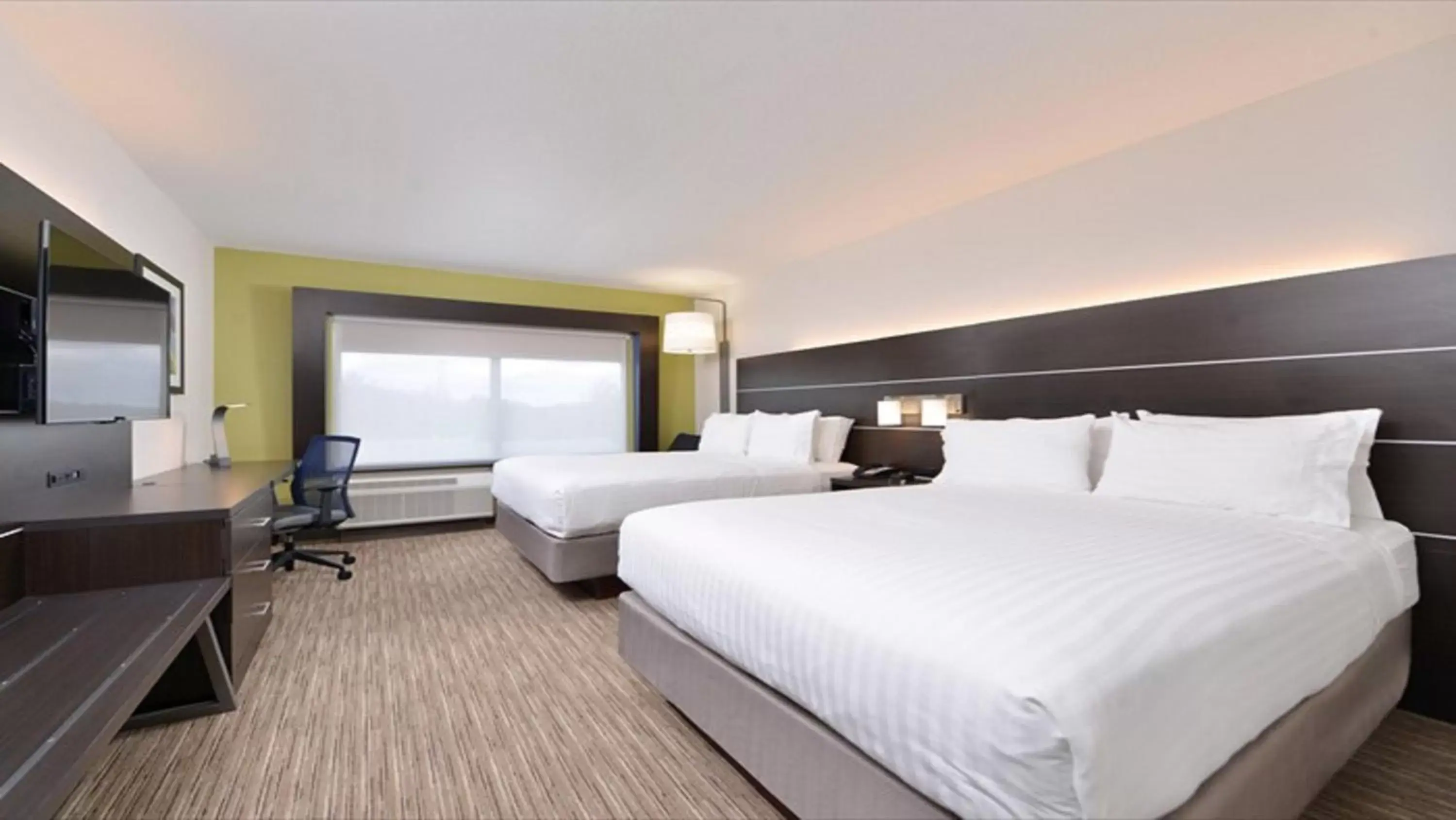 Photo of the whole room, Bed in Holiday Inn Express & Suites - Parkersburg East, an IHG Hotel