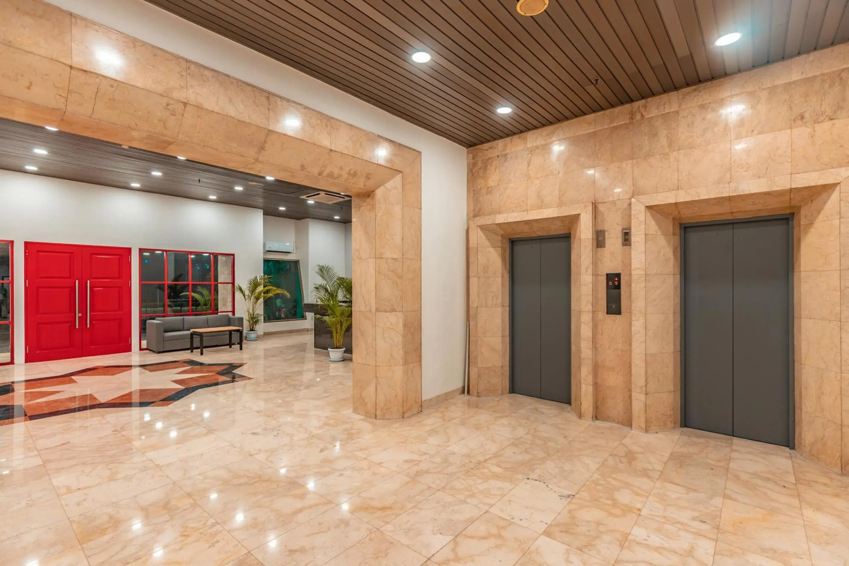 Lobby or reception in OYO Townhouse 2 Hotel Gunung Sahari