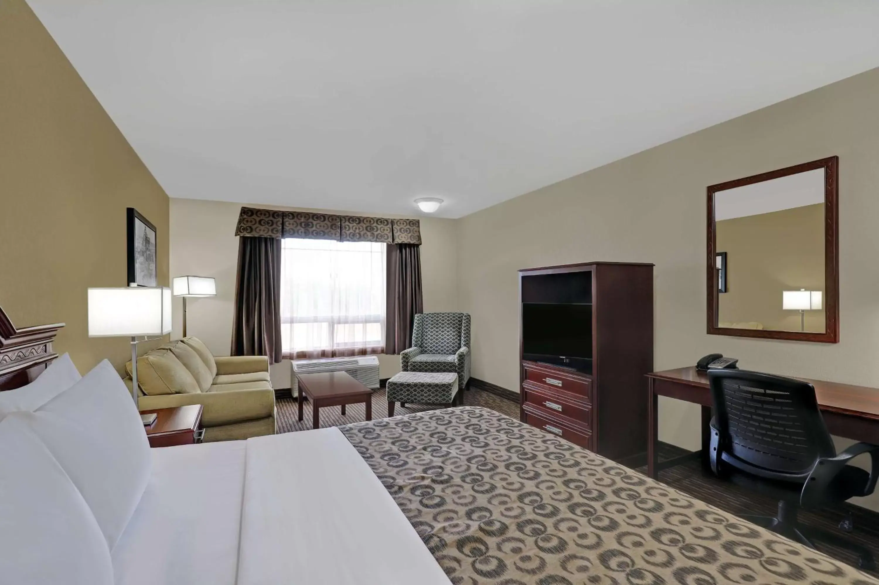 Bedroom in SureStay Plus Hotel by Best Western Drumheller