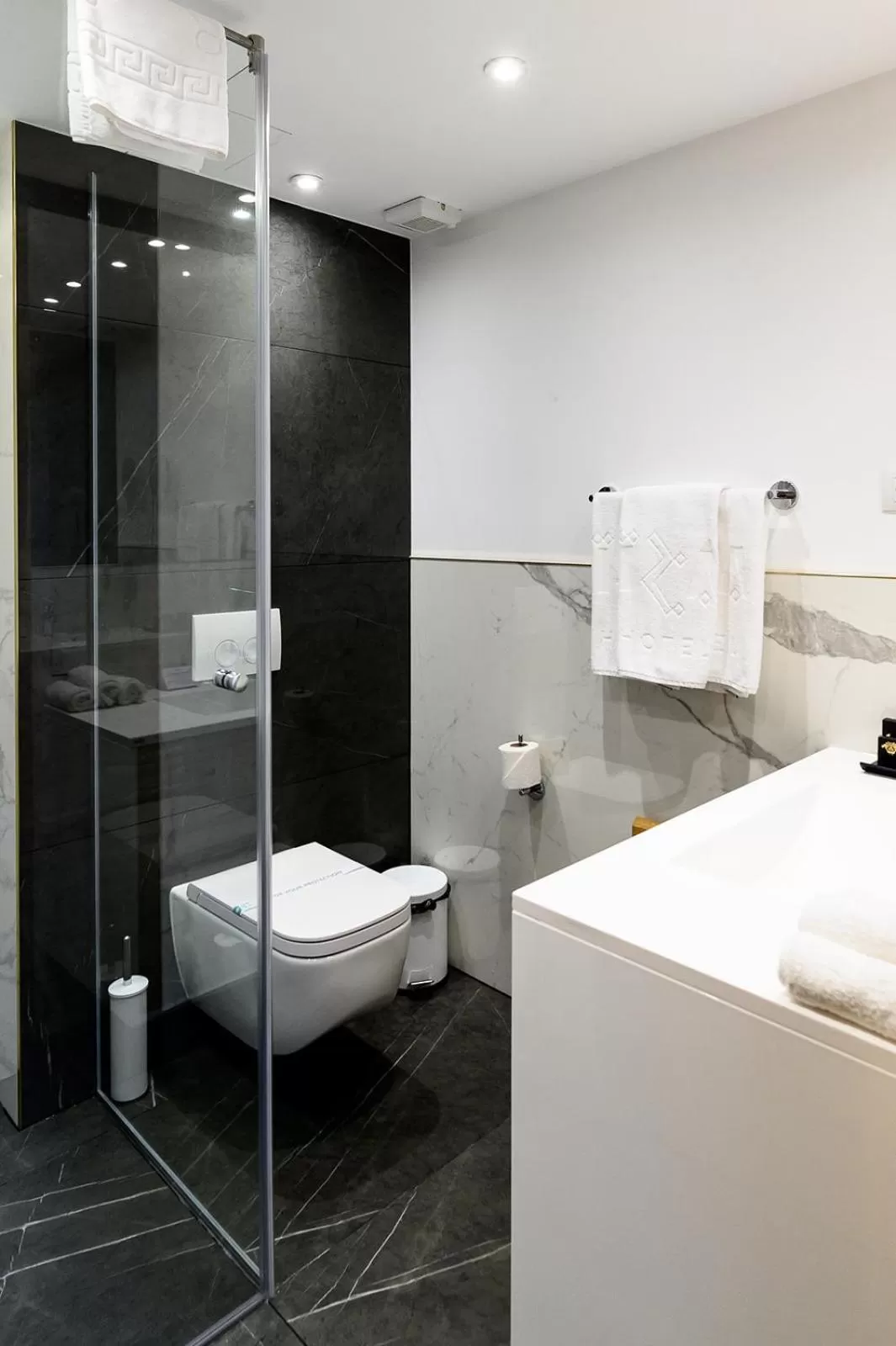 Bathroom in Iza Hotel