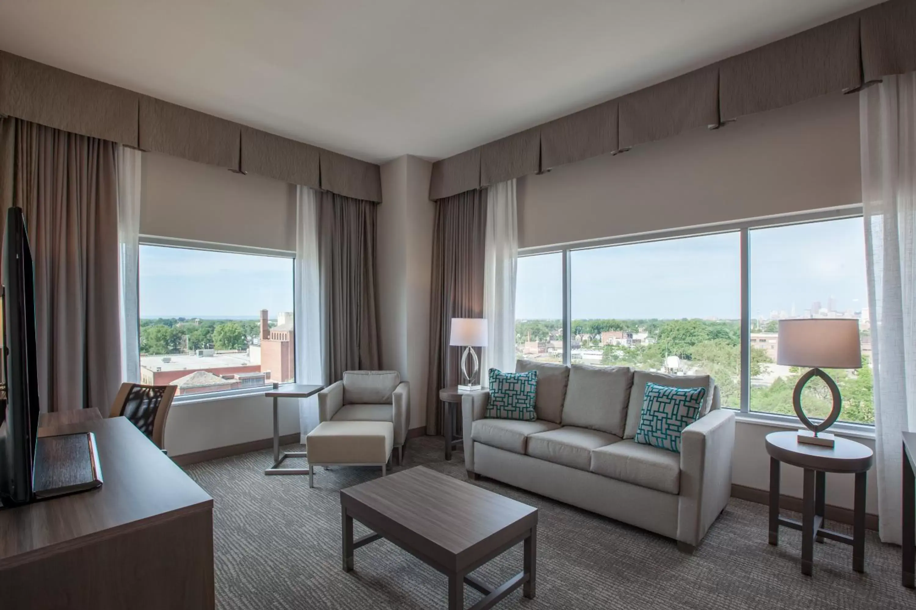 Bedroom, Seating Area in Holiday Inn Cleveland Clinic, an IHG Hotel