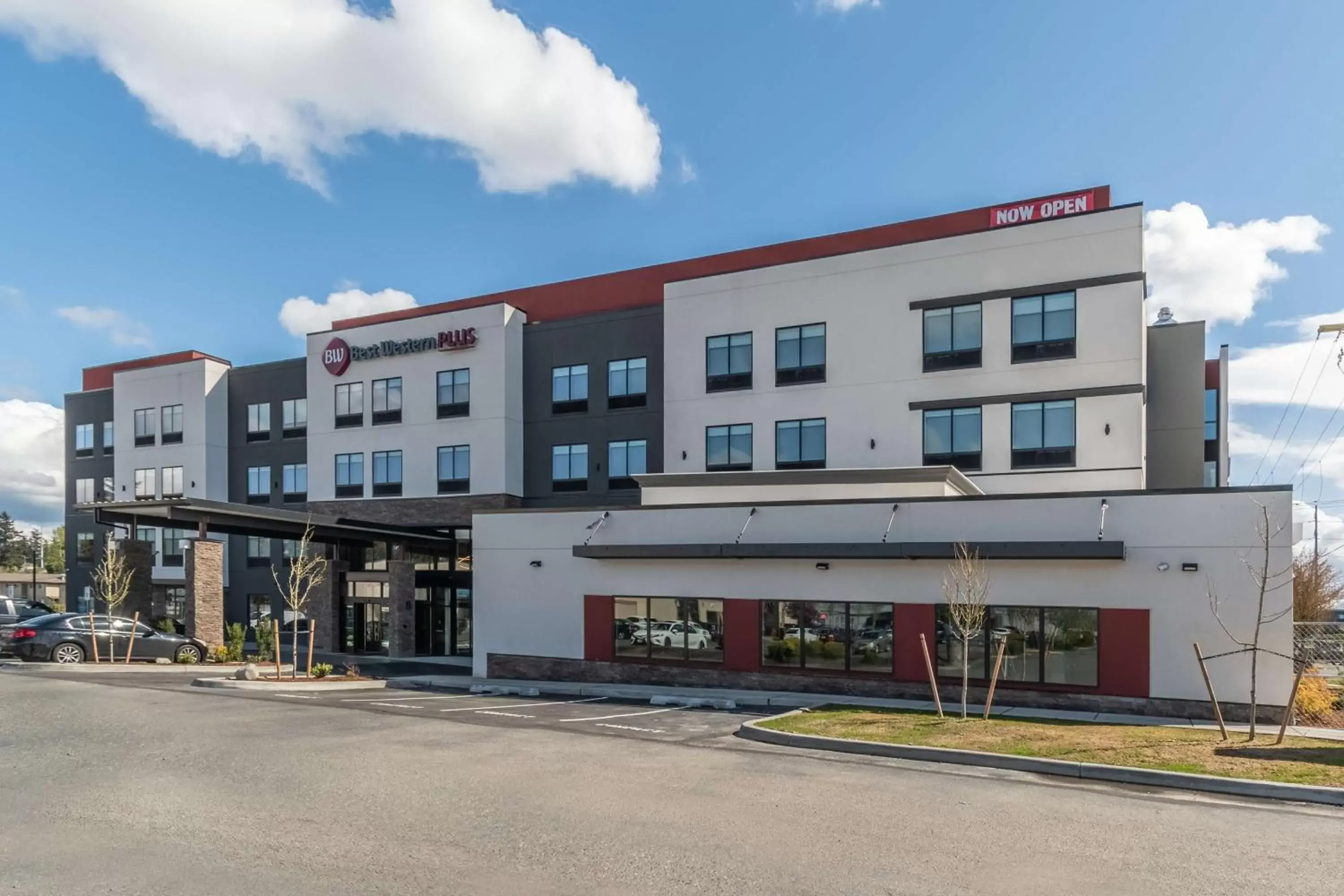 Property Building in Best Western Plus Tacoma Hotel