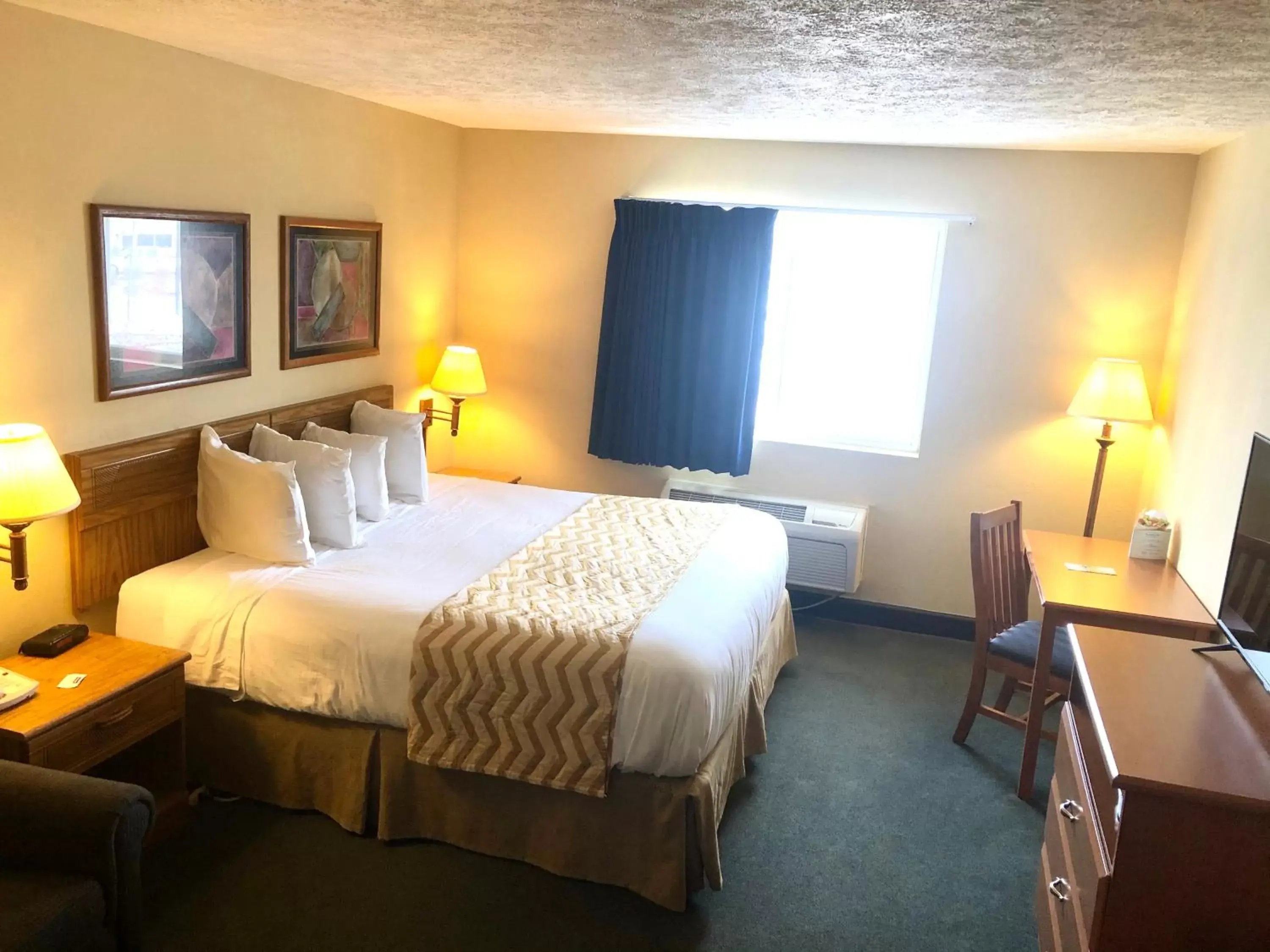 Photo of the whole room, Bed in Travelodge by Wyndham Grand Island