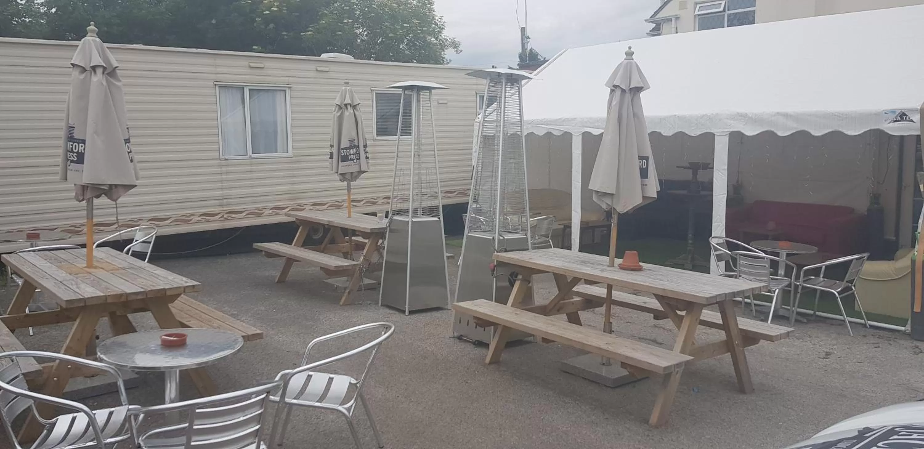 the jackdaw pub SELF CATERING STATIC CARAVAN free breakfast supplied