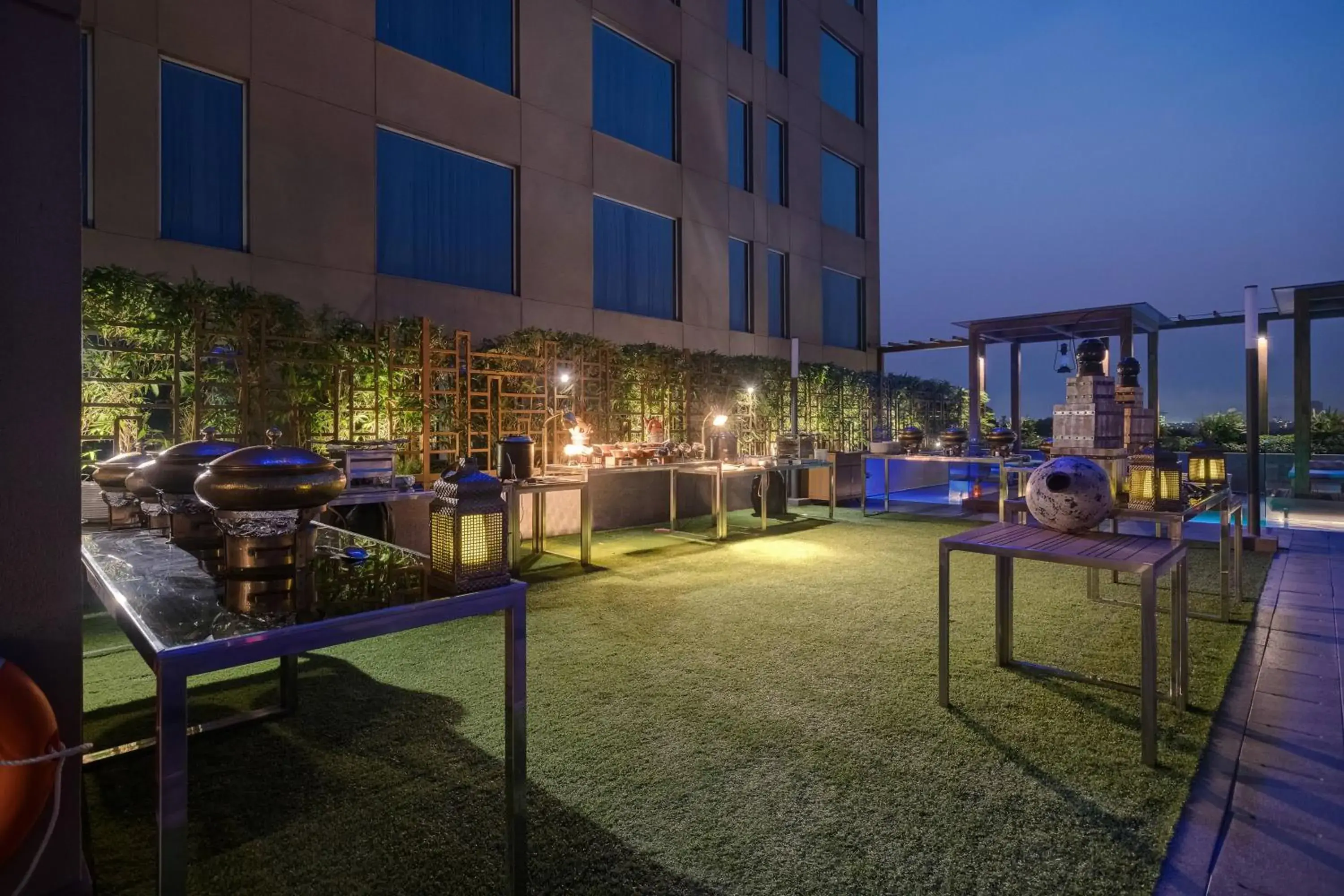Restaurant/places to eat in Courtyard by Marriott Surat