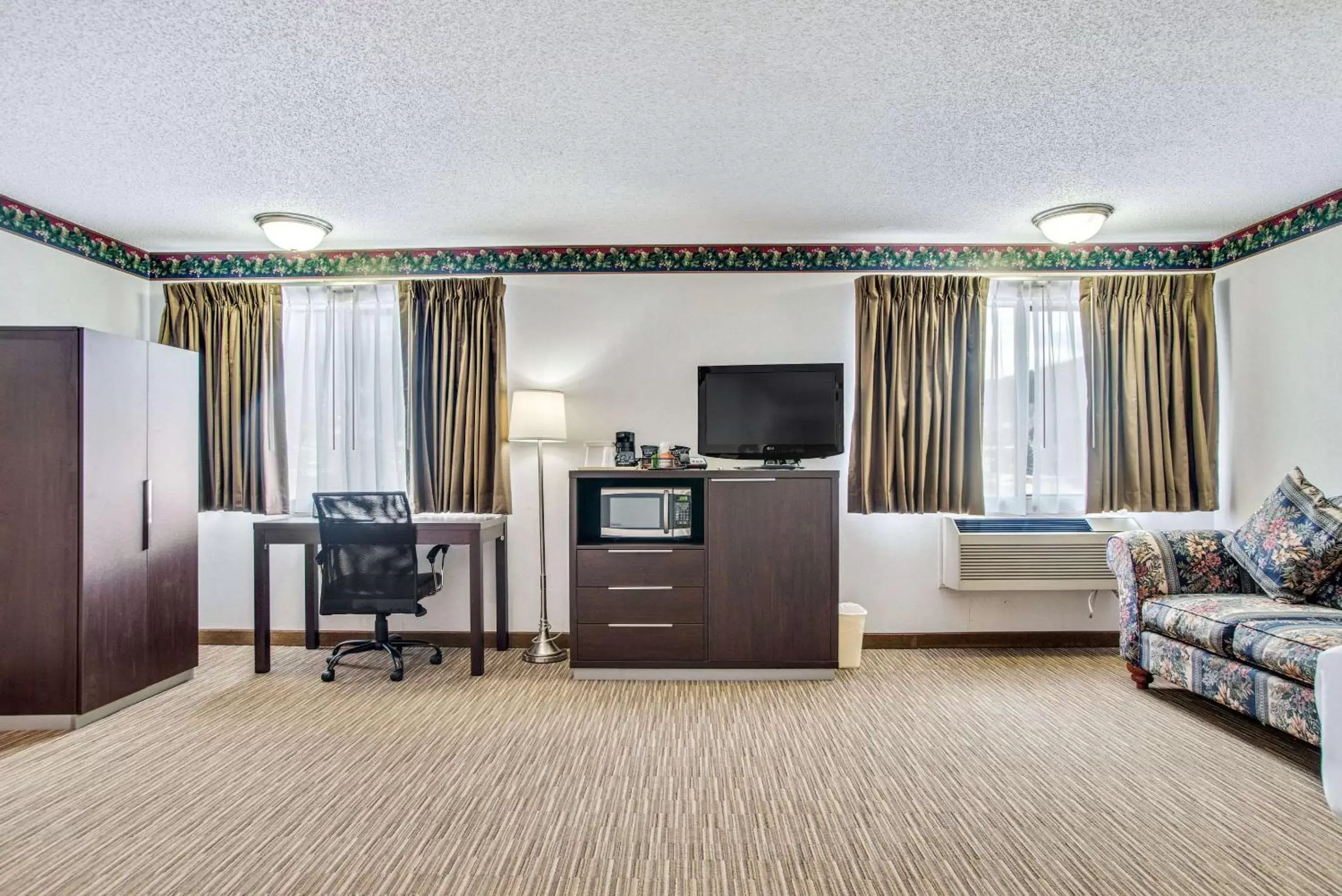 Photo of the whole room, TV/Entertainment Center in EverSpring Inn & Suites