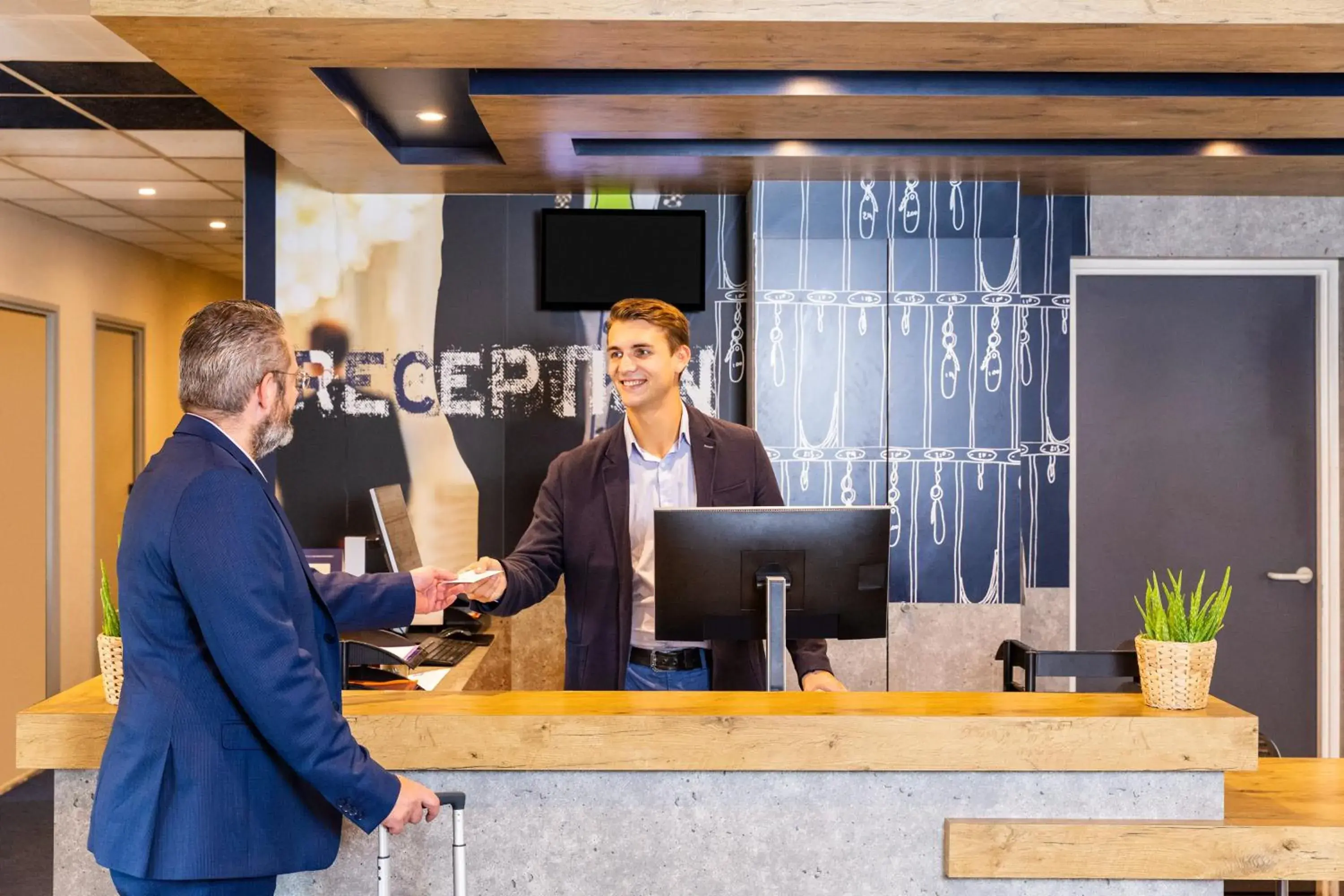 Lobby/Reception in ibis budget Paris Porte d Italie Est