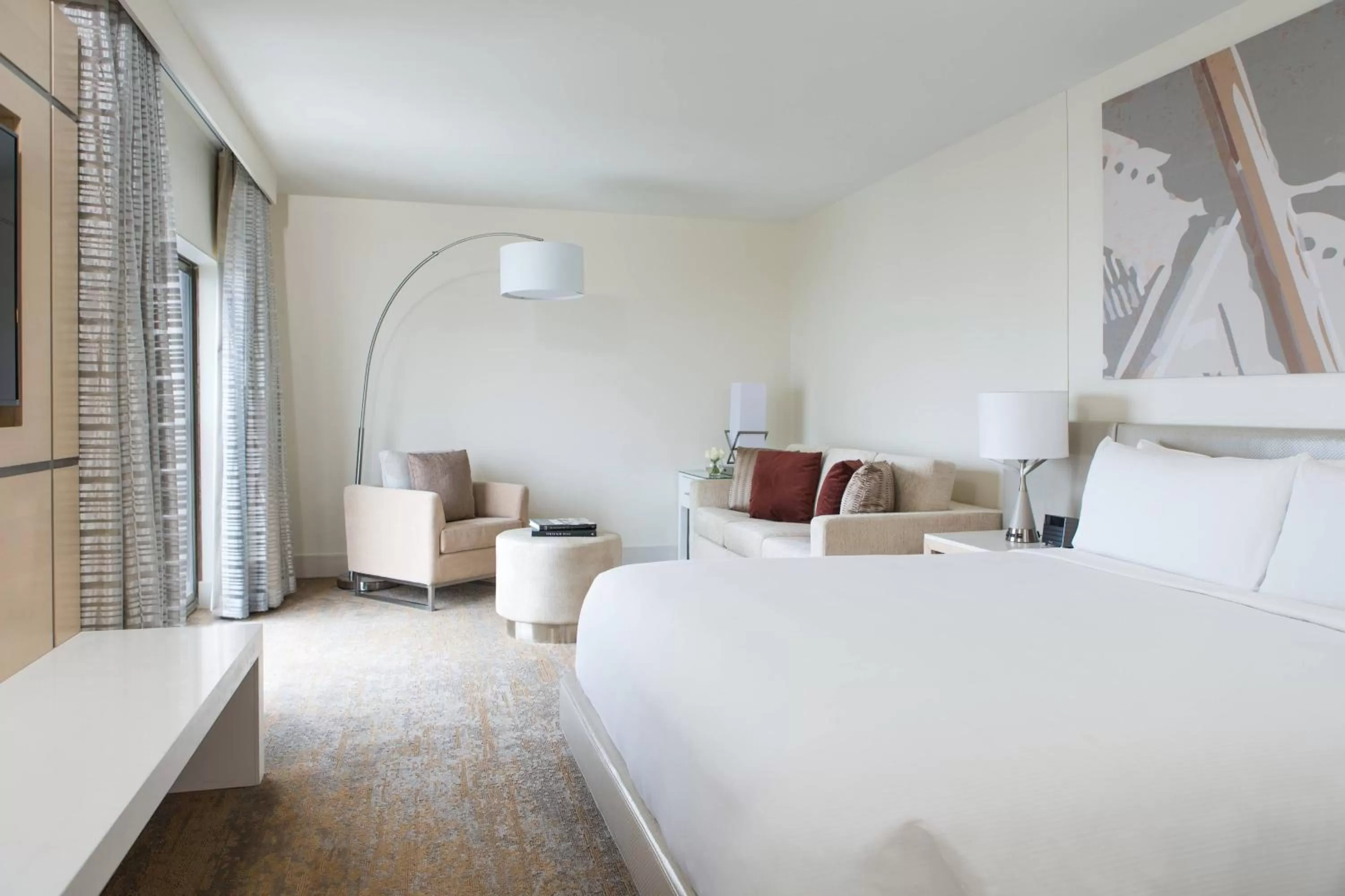 Photo of the whole room, Bed in Chicago Marriott Downtown Magnificent Mile