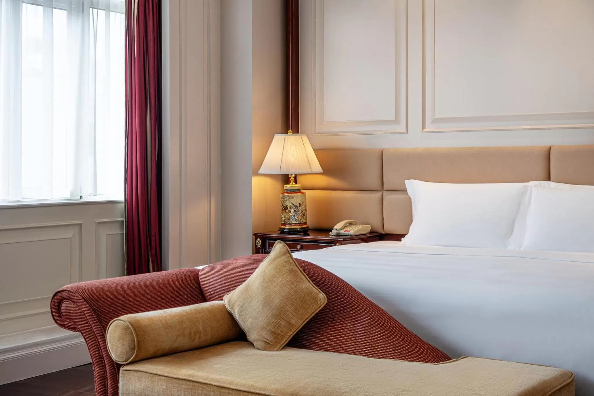 Photo of the whole room, Bed in Crowne Plaza Hotel & Suites Landmark Shenzhen, an IHG Hotel - Nearby Luohu Border, Indoor heated swimming pool, Receive RMB100 SPA coupon upon check-in