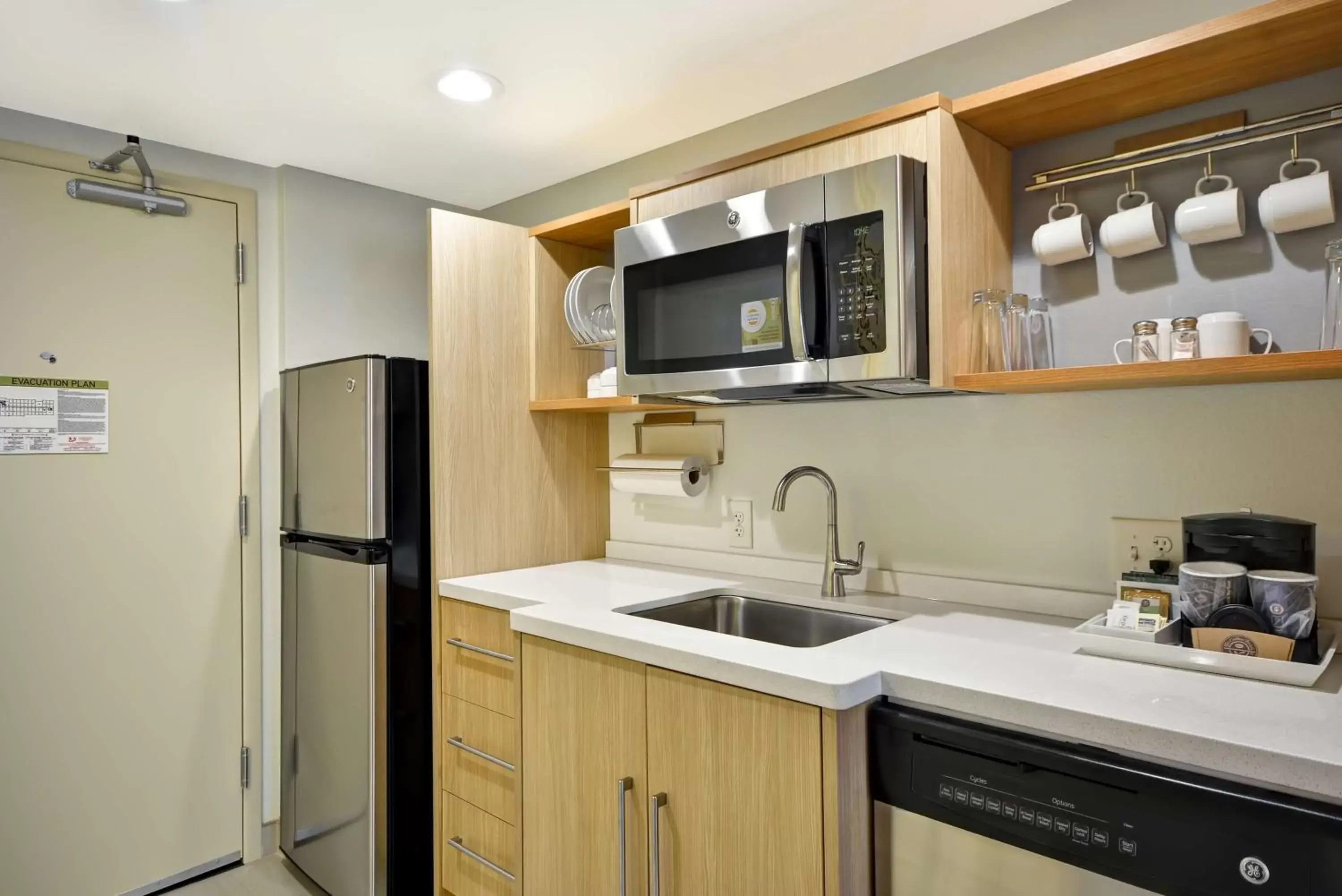 Kitchen or kitchenette, Kitchen/Kitchenette in Home2 Suites By Hilton Decatur Ingalls Harbor