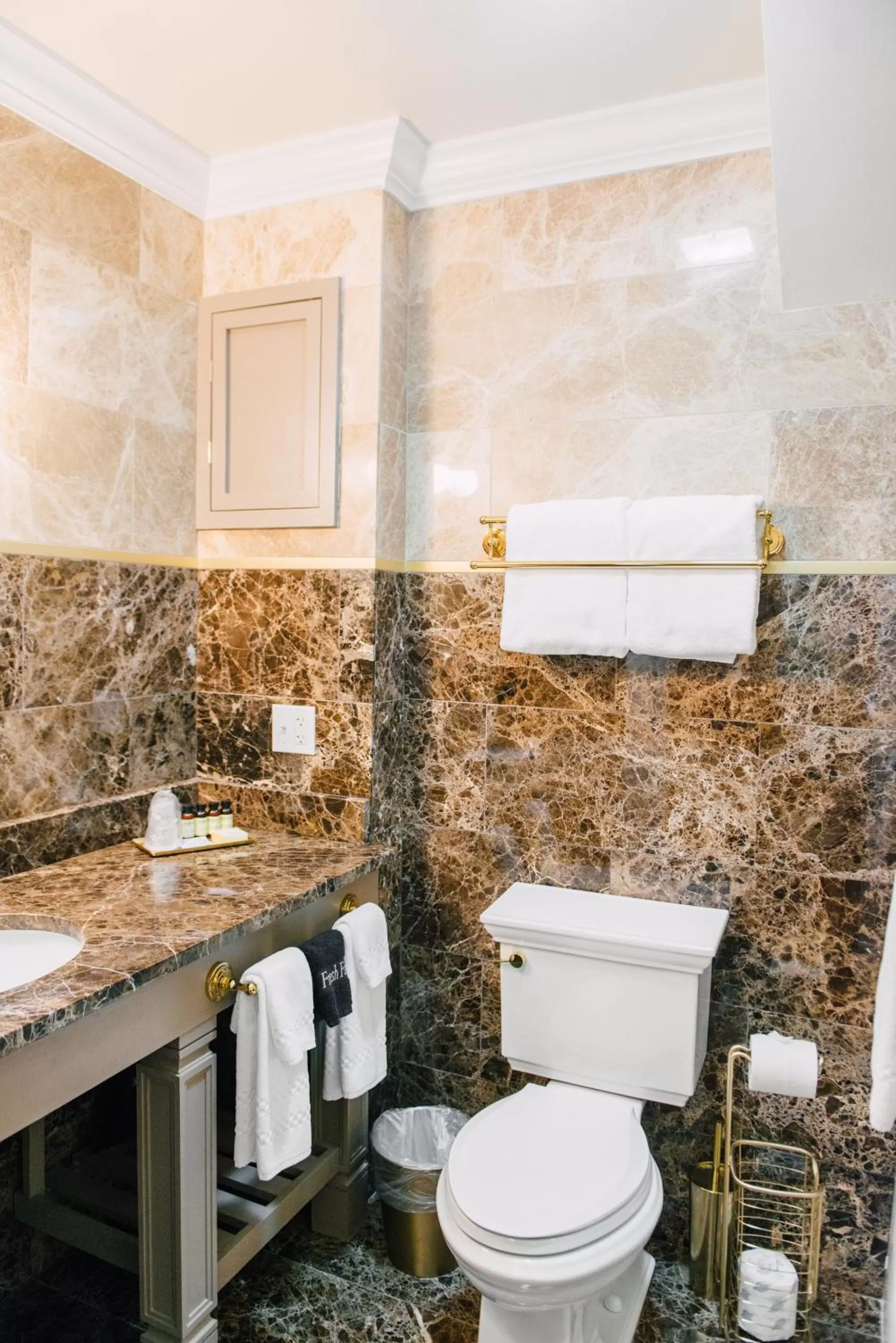 Toilet in The Gibson Inn