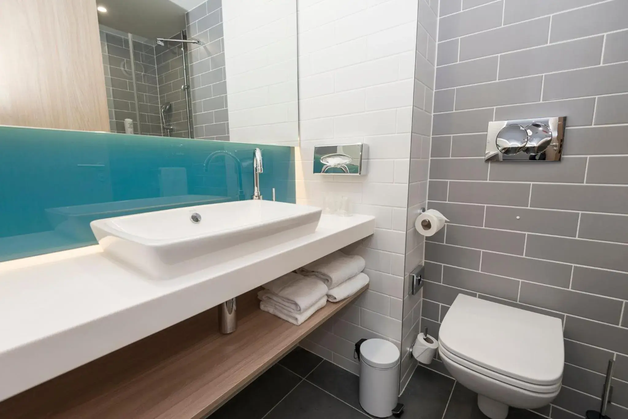 Bathroom in Holiday Inn Express Paris - Velizy