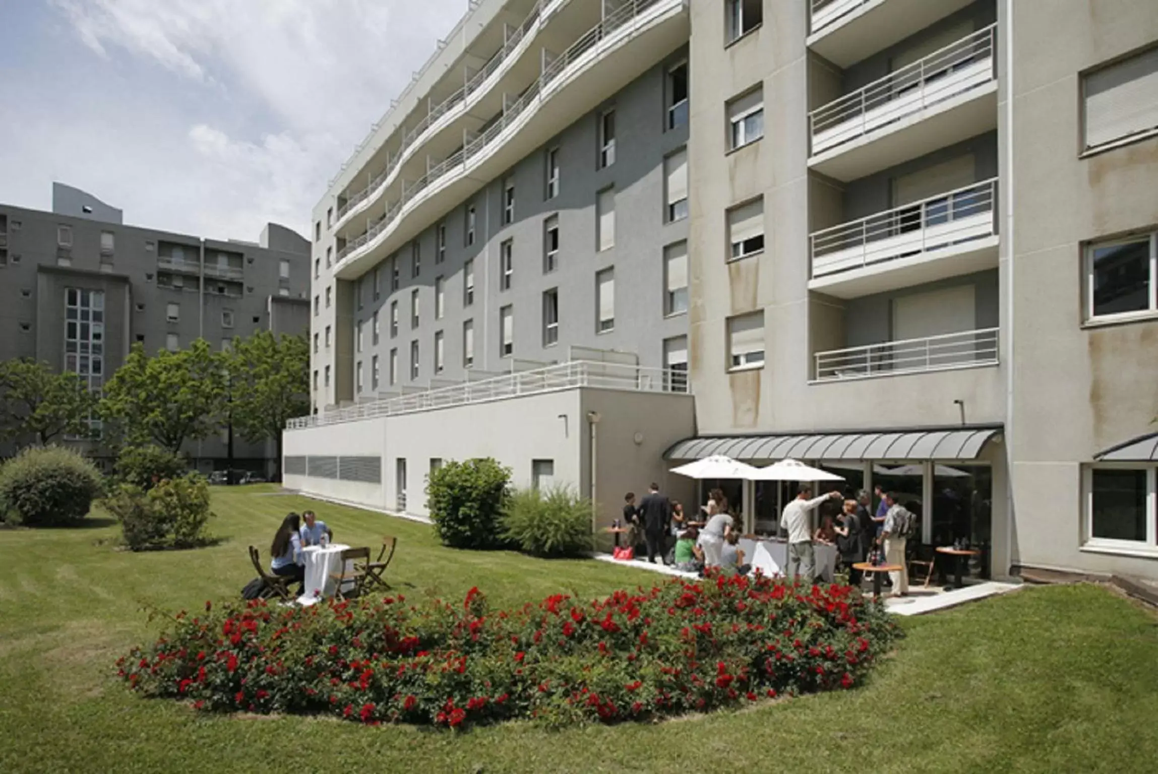 Restaurant/places to eat, Property Building in Séjours & Affaires Grenoble Marie Curie